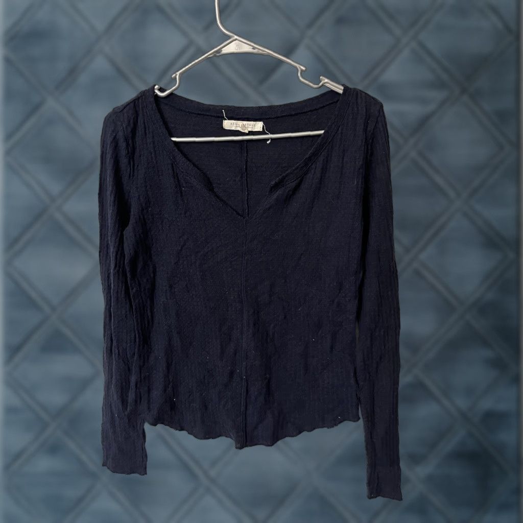 Aeropostale VINTAGE Aeropostale V-Neck Shirt Womens Size S Black Long Sleeve Size S / US 4 / IT 40 - 1 Thumbnail