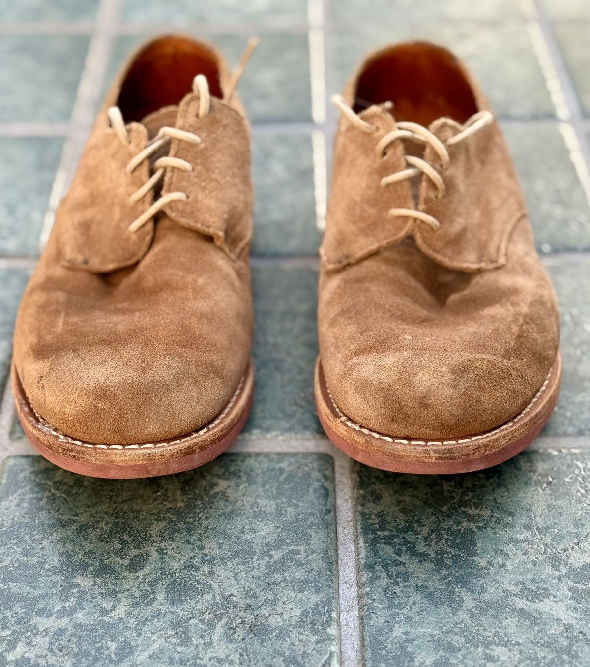 Allen Edmonds Allen Edmonds Boone Suede Bluchers 9.5 3E Vibram Sole Size US 9.5 / EU 42-43 - 1 Thumbnail