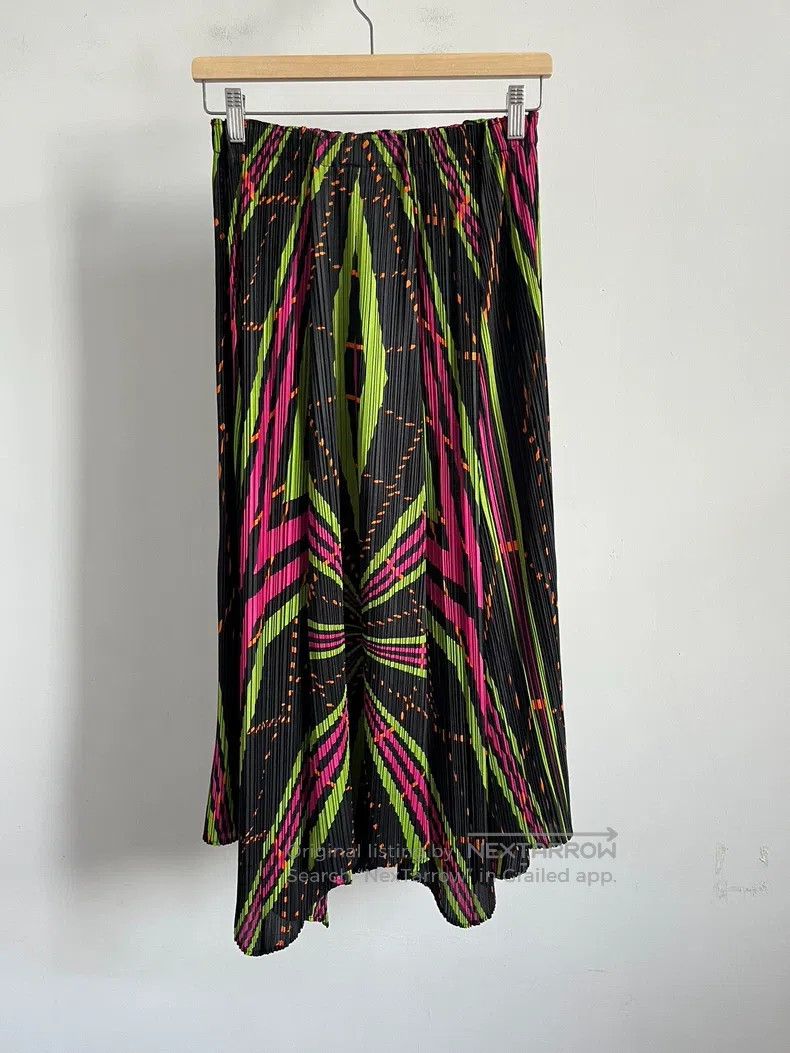 Issey Miyake Issey Miyake size:3 Black Midi Skirt Size 22" - 2 Thumbnail