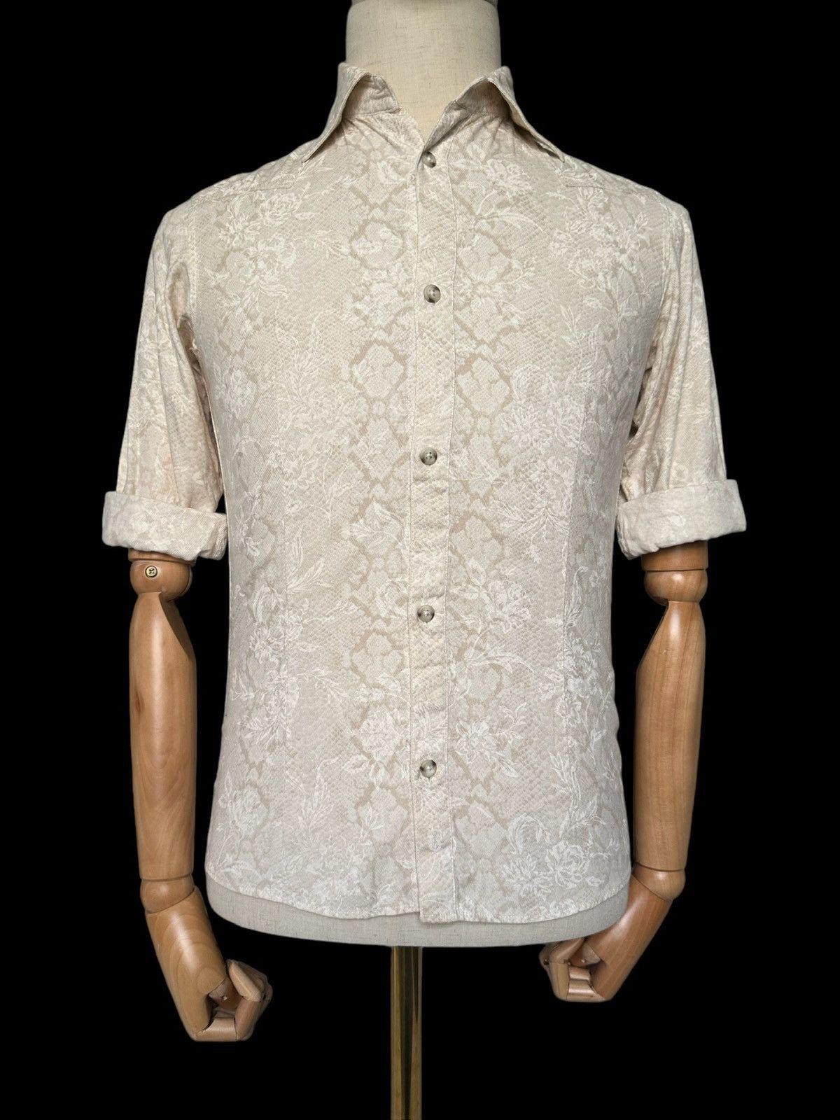 トップス TORNADO MART lace botanical design shirt Tornado Mart Tribal Floral V-Neck T-Shirt – Paroxa Studios