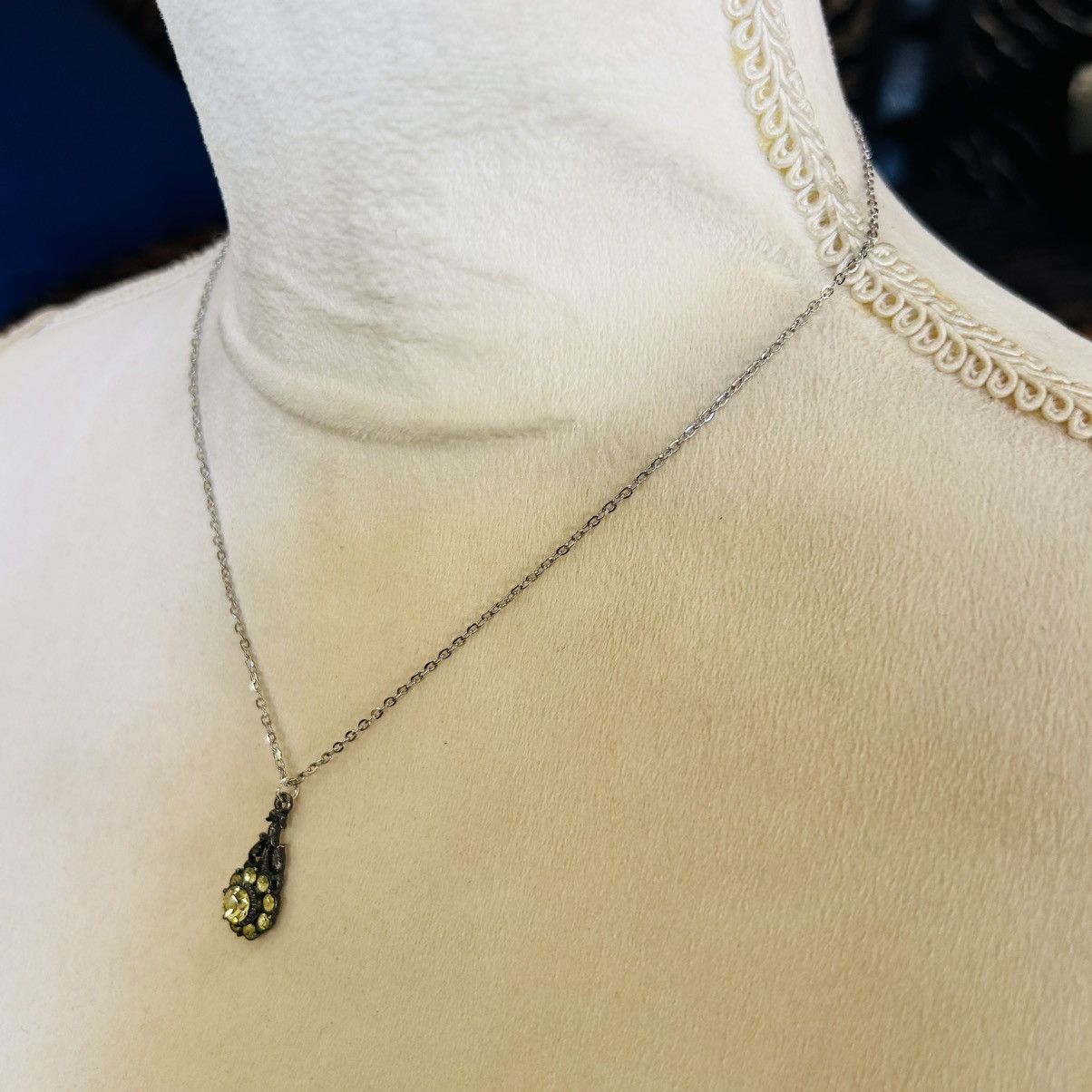 Handmade Handcrafted elegant vintage glass stone pendant necklace Size ONE SIZE - 4 Thumbnail