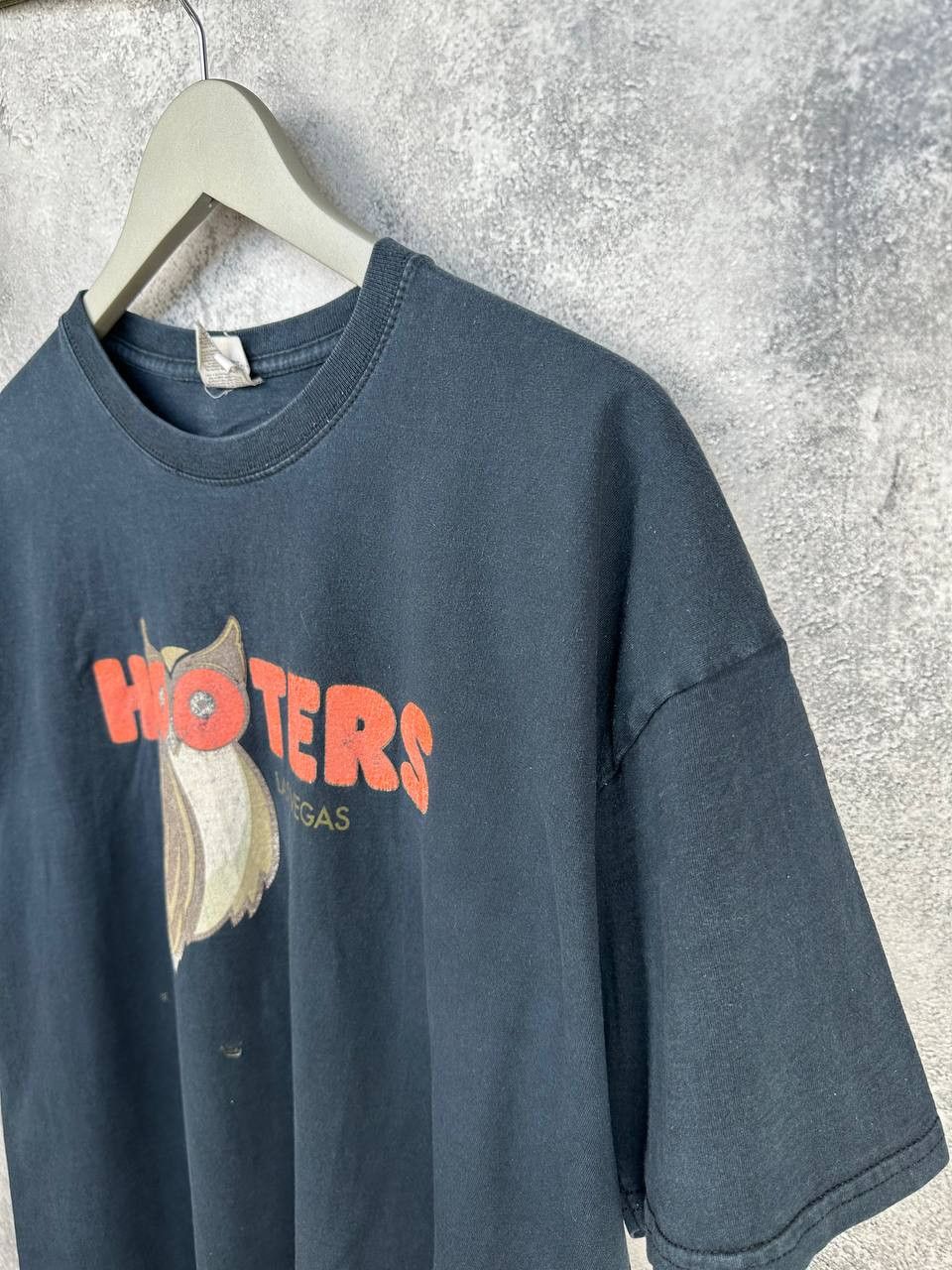 Vintage Hooters Las Vegas Owl T-Shirt Vintage 90s Graphic Tee Size US L / EU 52-54 / 3 - 5 Thumbnail
