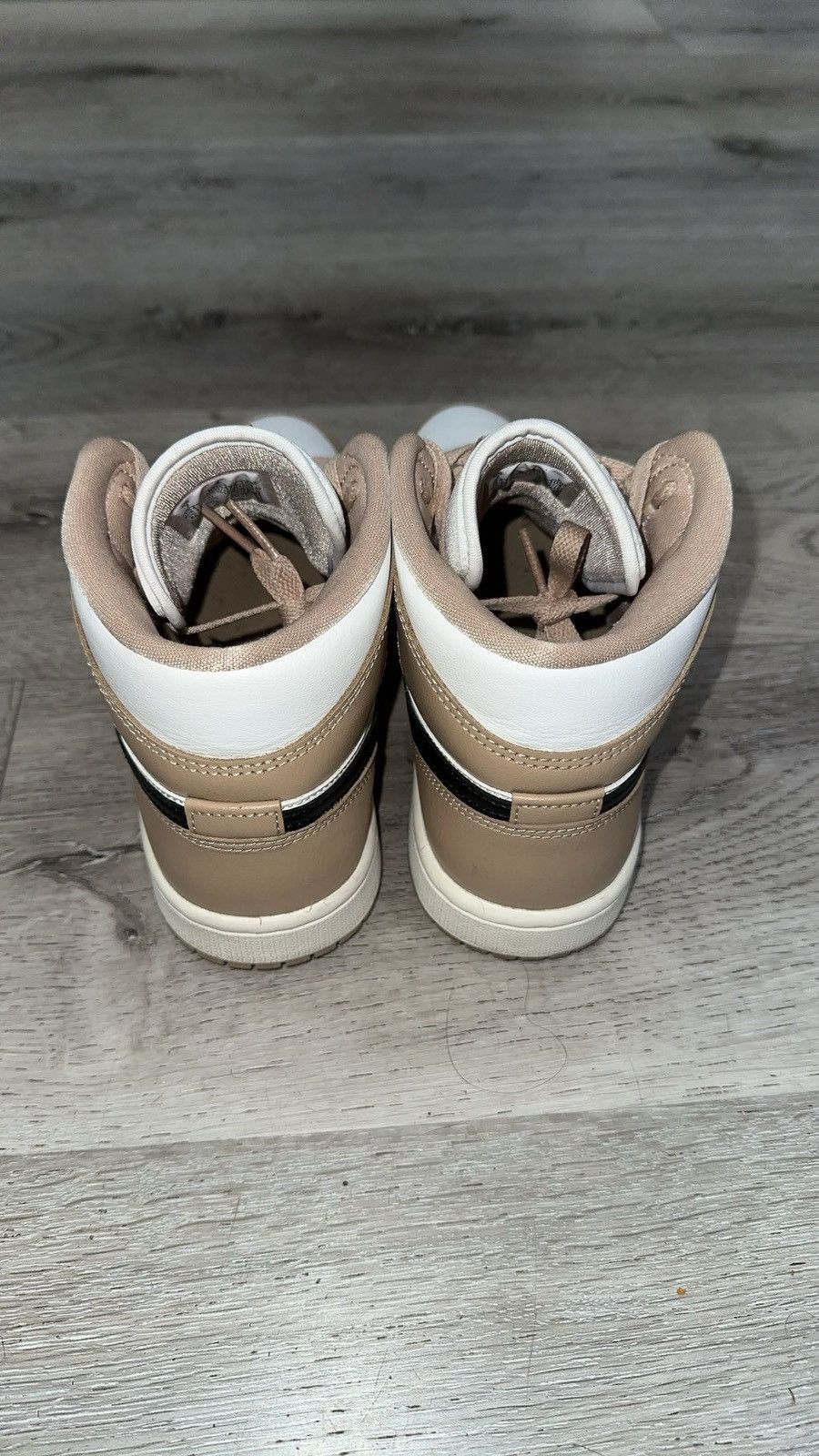 Jordan Brand Air Jordan 1 Mid Desert Size US 7 / IT 37 - 3 Thumbnail