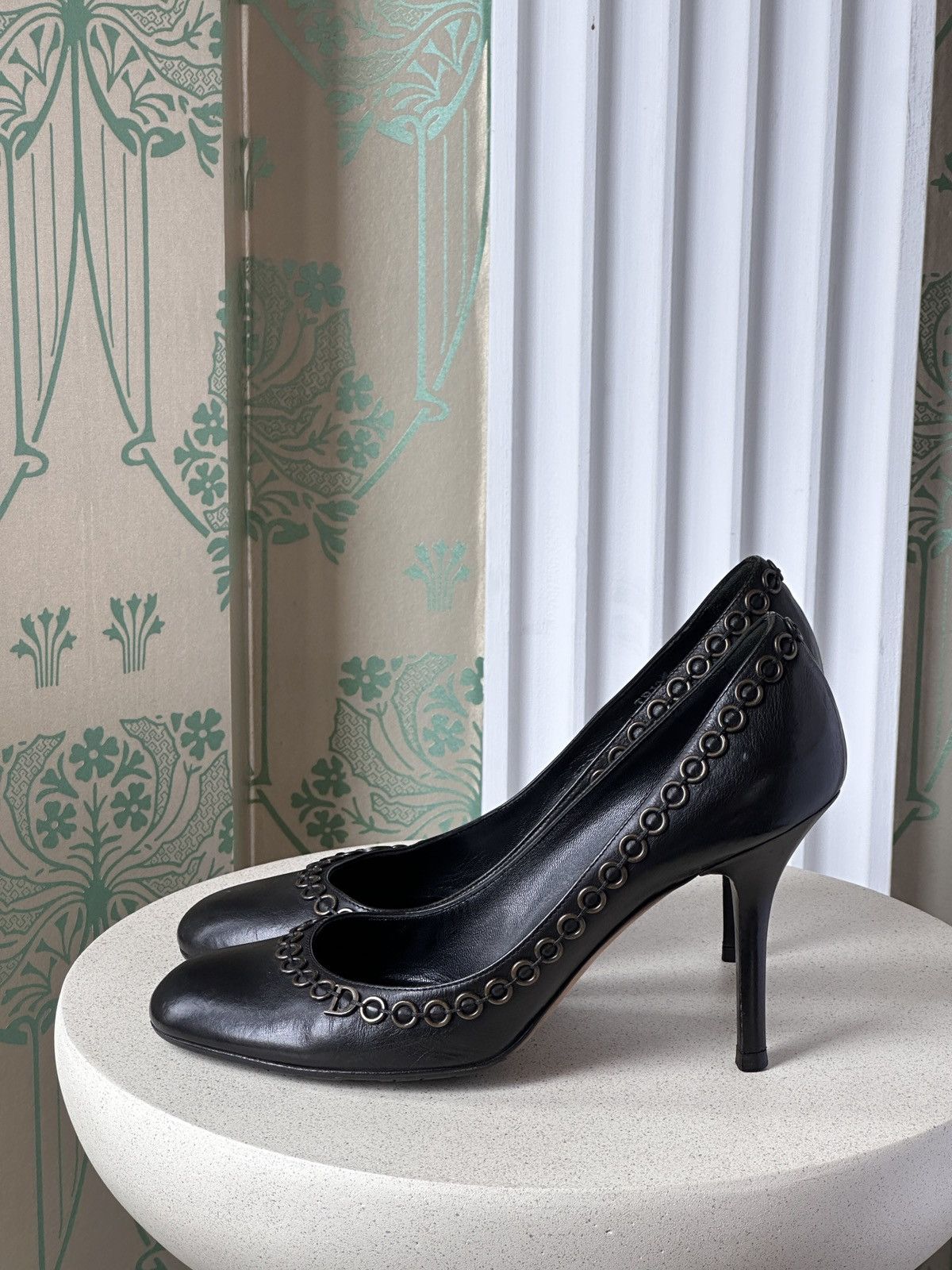Dior DIOR Black Leather Chain Detail Pumps CD Logo EU 39 / US 9 Size US 9 / IT 39 - 2 Thumbnail
