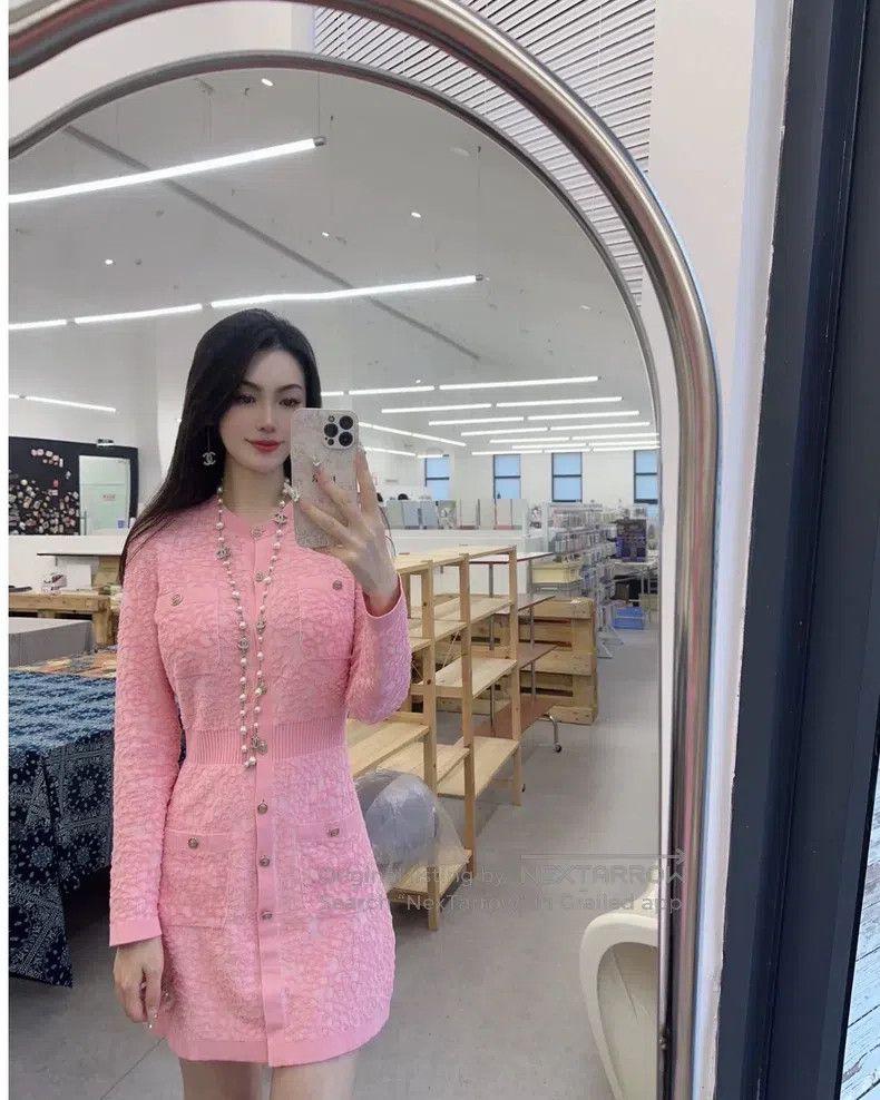 Chanel Chanel 21C pink embossed camelia knitted dress Size XS / US 0-2 / IT 36-38 - 2 Thumbnail