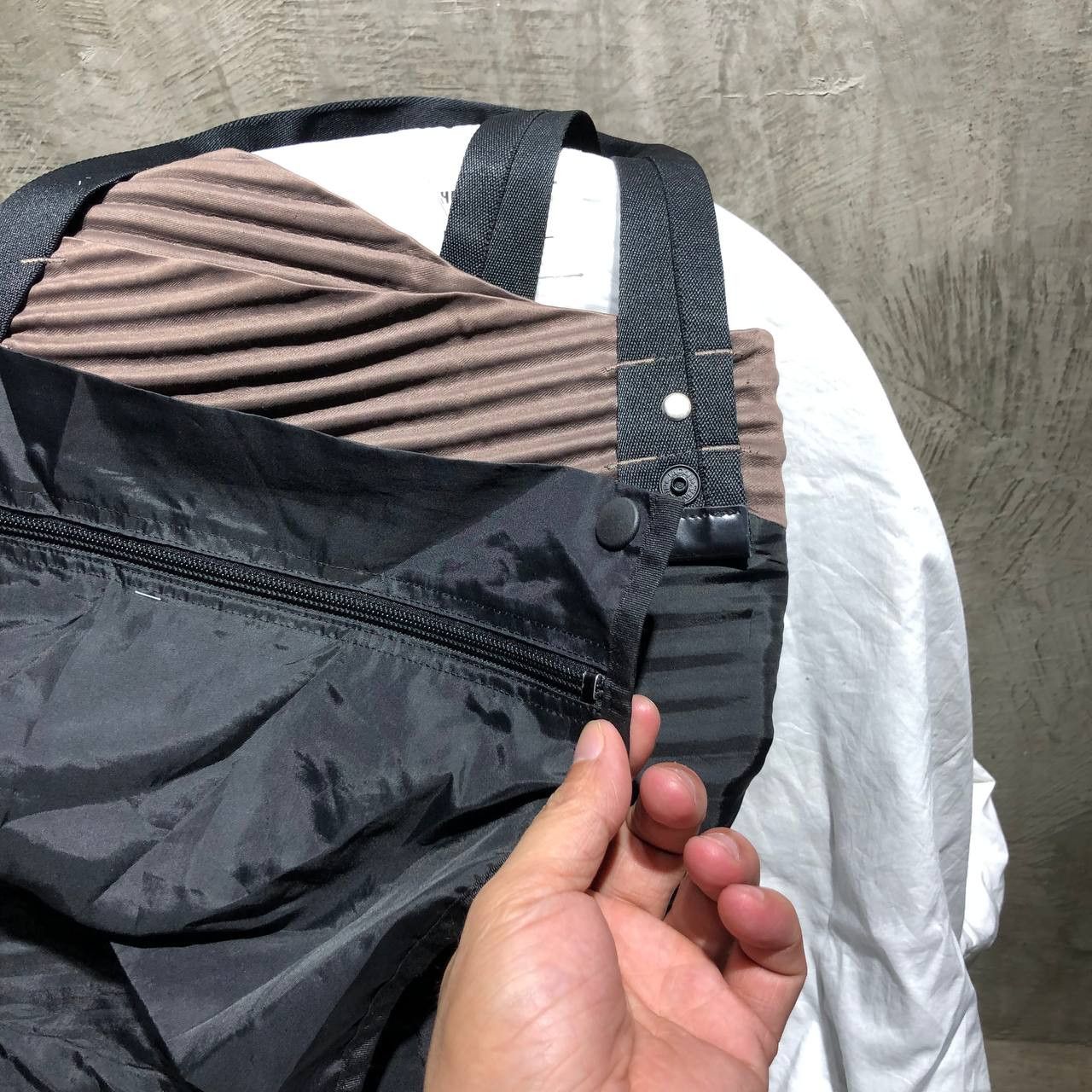 Homme Plisse Issey Miyake Issey Miyake Homme Plisse Pleated tote bag Size ONE SIZE - 8 Thumbnail