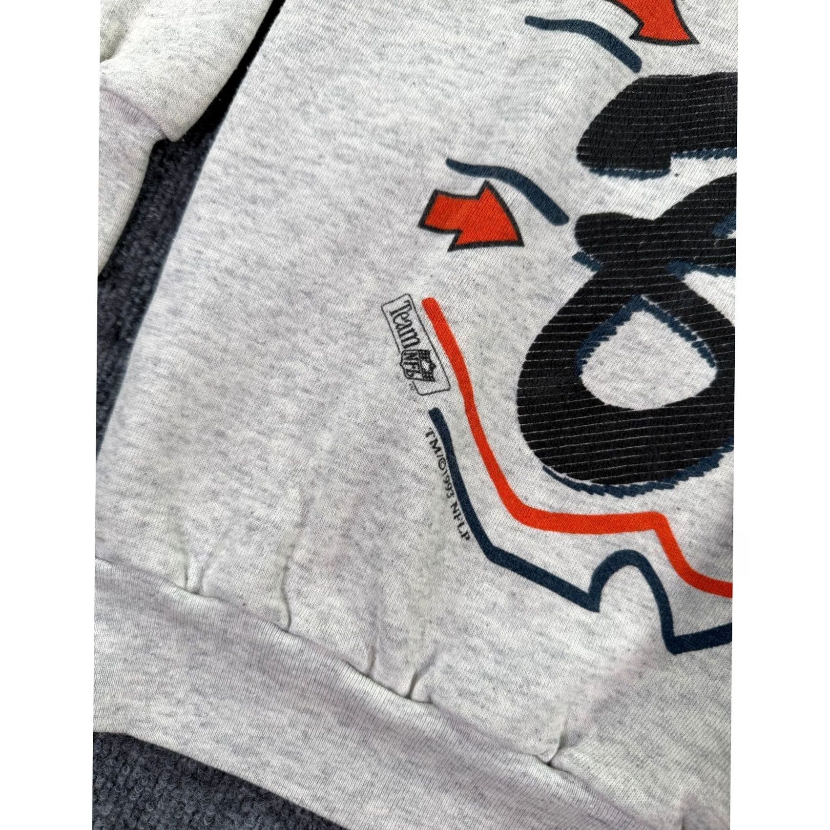 Delta VINTAGE Delta Chicago Bears Sweatshirt Mens L Gray 1993 Graphic NFL 90s USA Crew Neck Long Sleeve Pullover Size US L / EU 52-54 / 3 - 3 Thumbnail