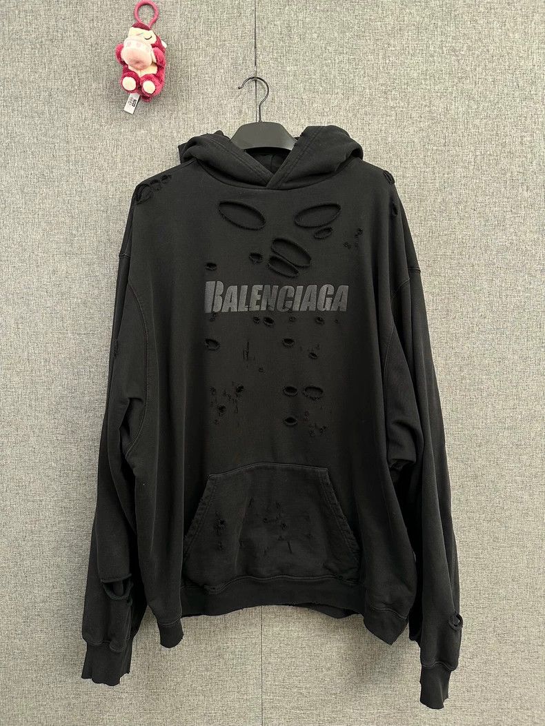 Balenciaga Balenciaga Black Wormhole Destroyed Sweatshirt Size M, 99% Size US M / EU 48-50 / 2 - 1 Thumbnail