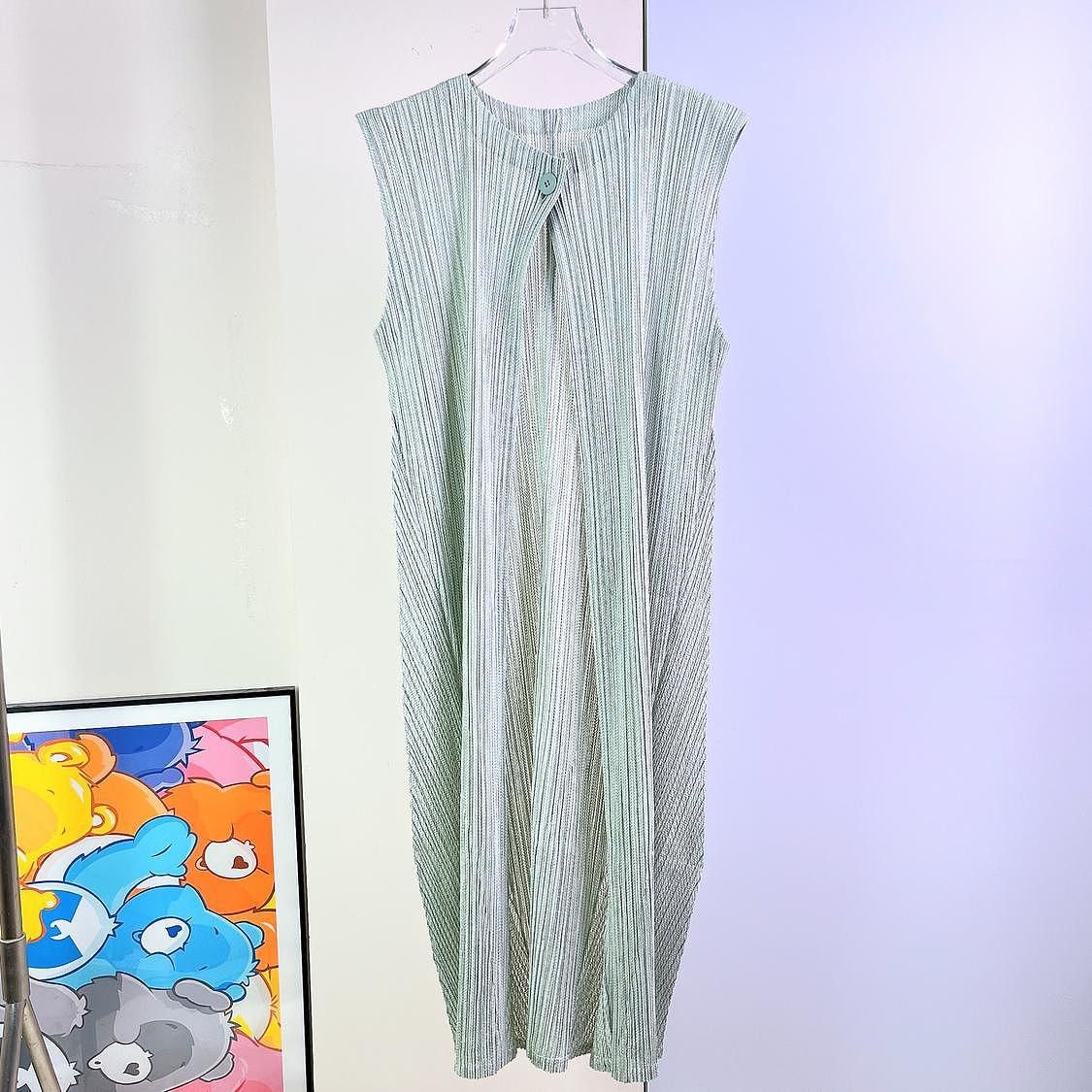 Pleats Please Issey Miyake Pleats Please Issey Miyake Pleated Sleeveless Midi Dress Siz Size M / US 6-8 / IT 42-44 - 1 Thumbnail