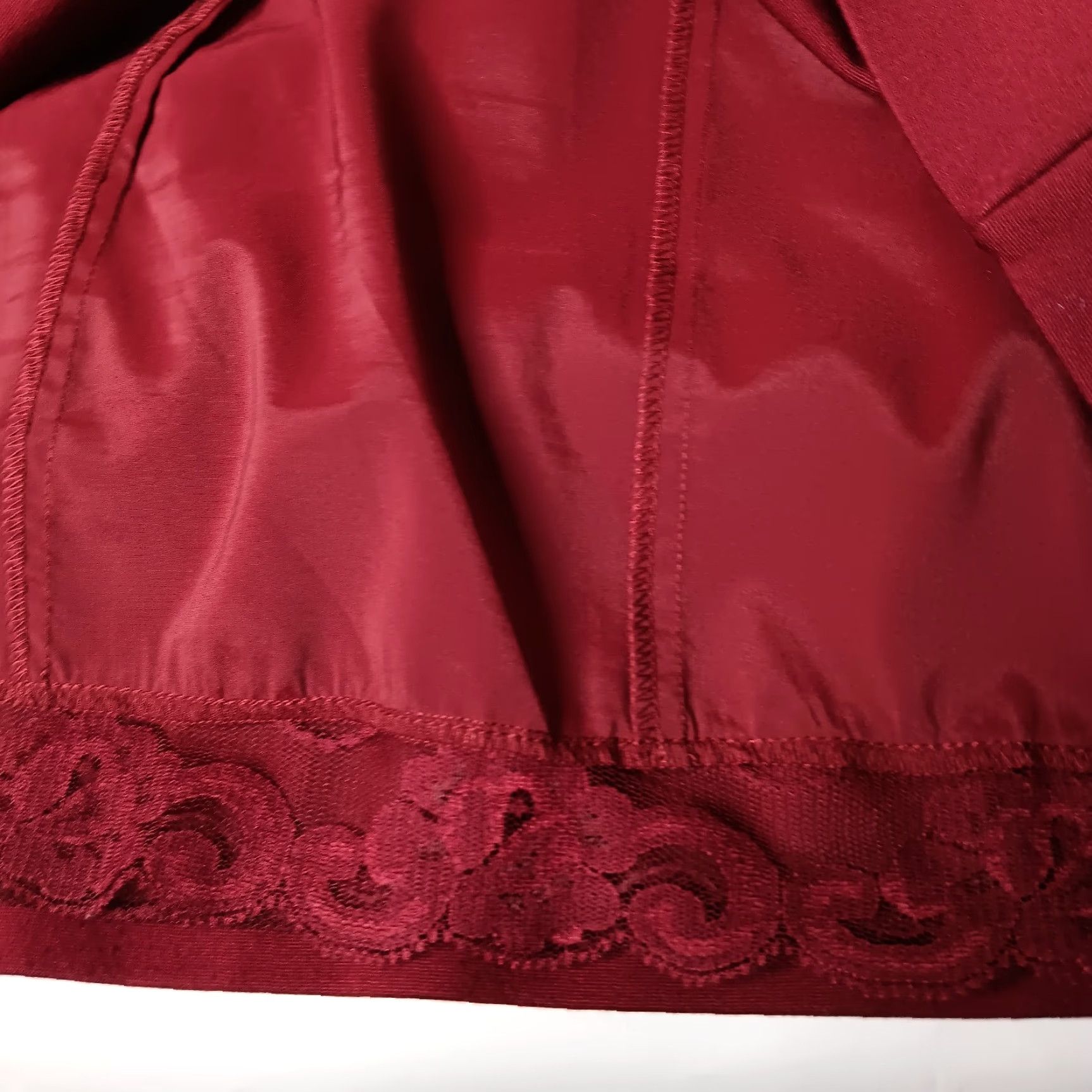 Trina Turk VINTAGE Trina Turk Dress Sheath Maroon Bell Sleeve Peplum Zipper Knee Length Women's Size 6, 33.5" Shoulder to Hem, Office/Party Event Size M / US 6-8 / IT 42-44 - 7 Thumbnail