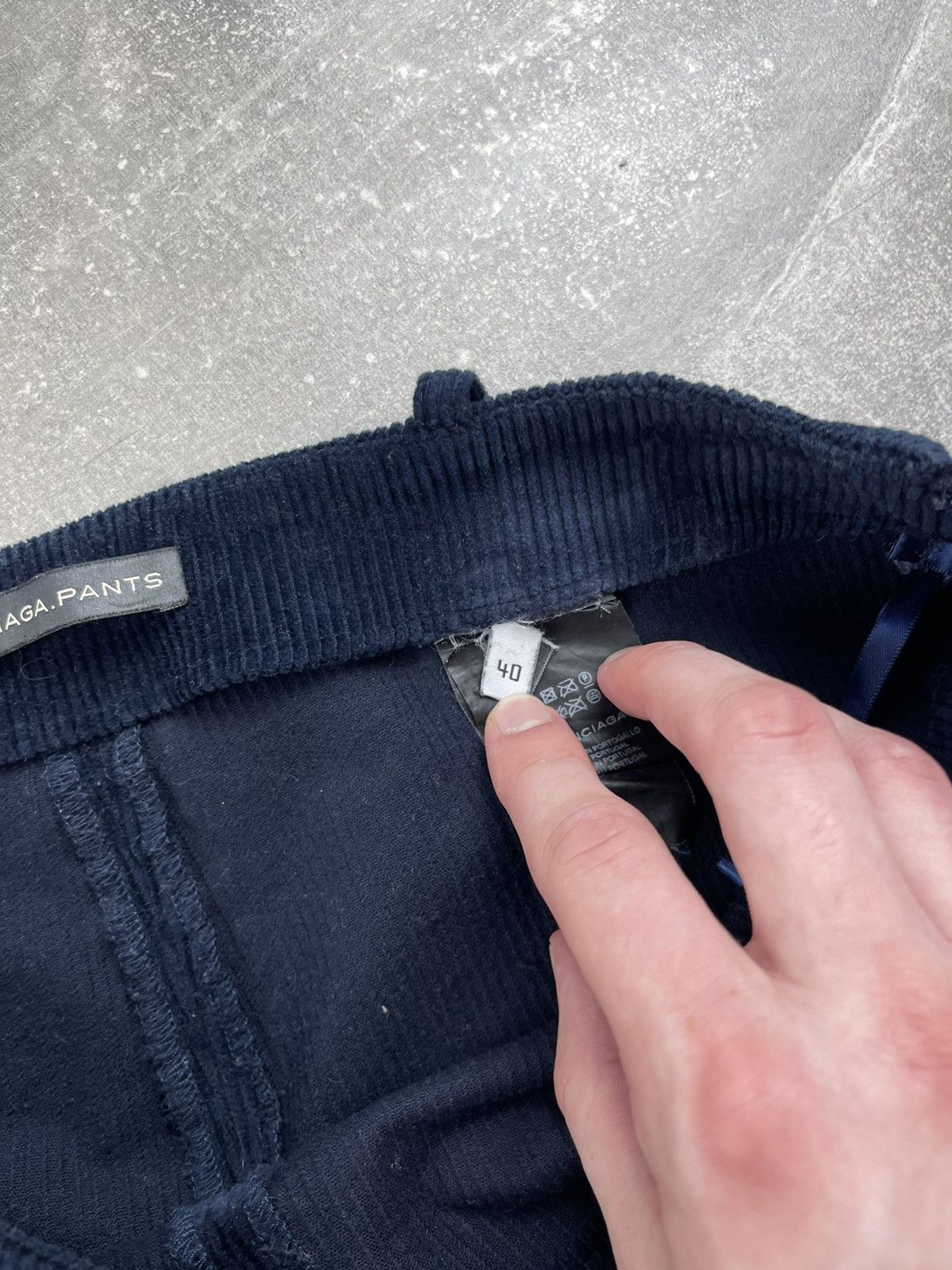 Balenciaga Balenciaga Corduroy Pants Navy Blue Slim Fit Trousers Size 27" / US 4 / IT 40 - 13 Thumbnail