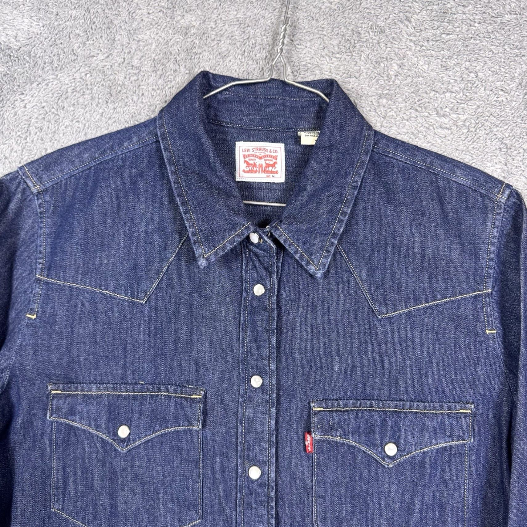 Levi's Levi's Denim Shirt Womens M Pearl Snap Dark Wash Western Y2K Cowgirl Slim Button-Up Long Sleeve Casual Blue Size M / US 6-8 / IT 42-44 - 3 Thumbnail