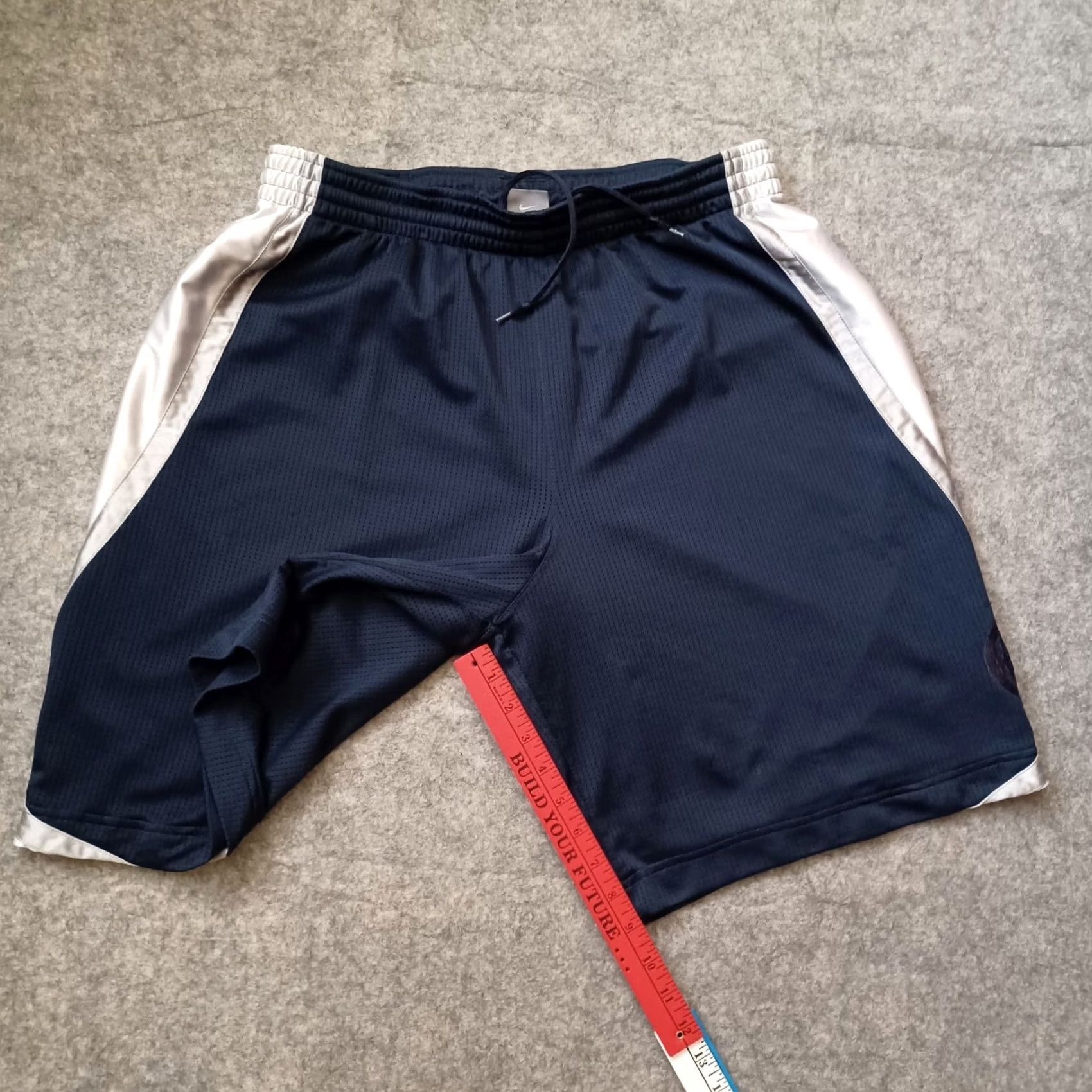 Nike VINTAGE Nike Mens Shorts XL Blue Gray Logo Satin Athletic Basketball Y2K Size US 36 / EU 52 - 4 Thumbnail