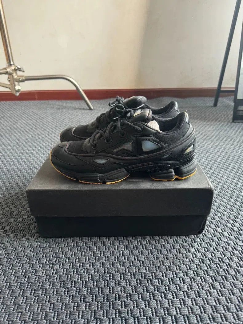 Raf Simons Adidas Raf Simons Sneakers in Excellent Condition. Size US 10.5 / EU 43-44 - 2 Thumbnail