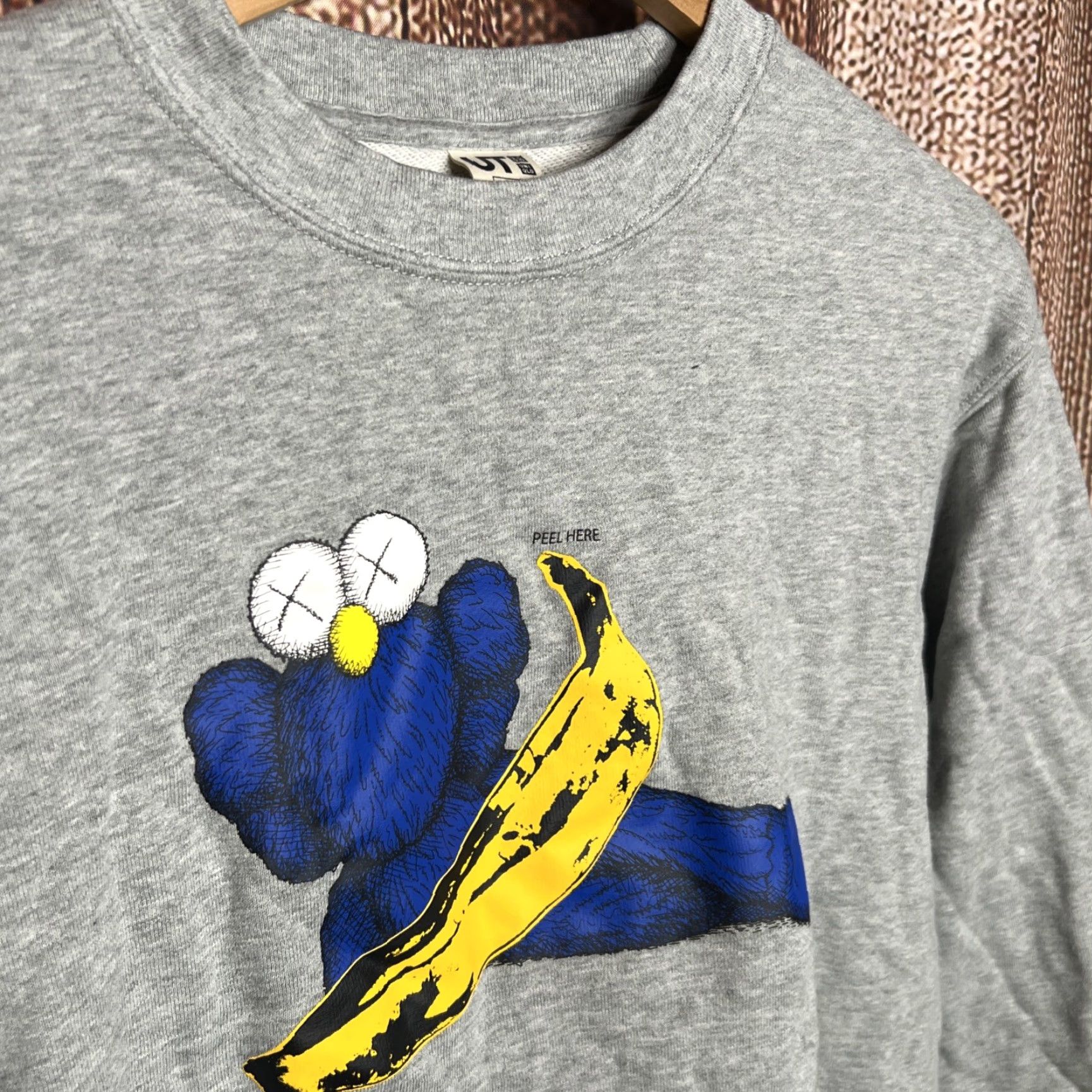 Uniqlo VINTAGE Uniqlo KAWS Andy Warhol Sweatshirt Mens XS Gray Pullover Crew Neck Graphic Print Sweatshirt Size US XS / EU 42 / 0 - 2 Thumbnail