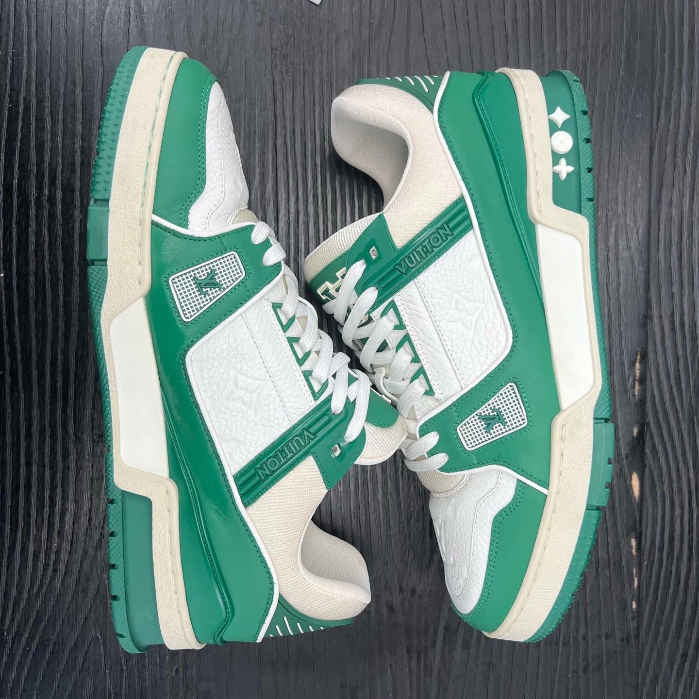 Louis Vuitton LV Trainer White Green Like New Worn Once 7/41 Size US 7 / EU 40 - 2 Thumbnail