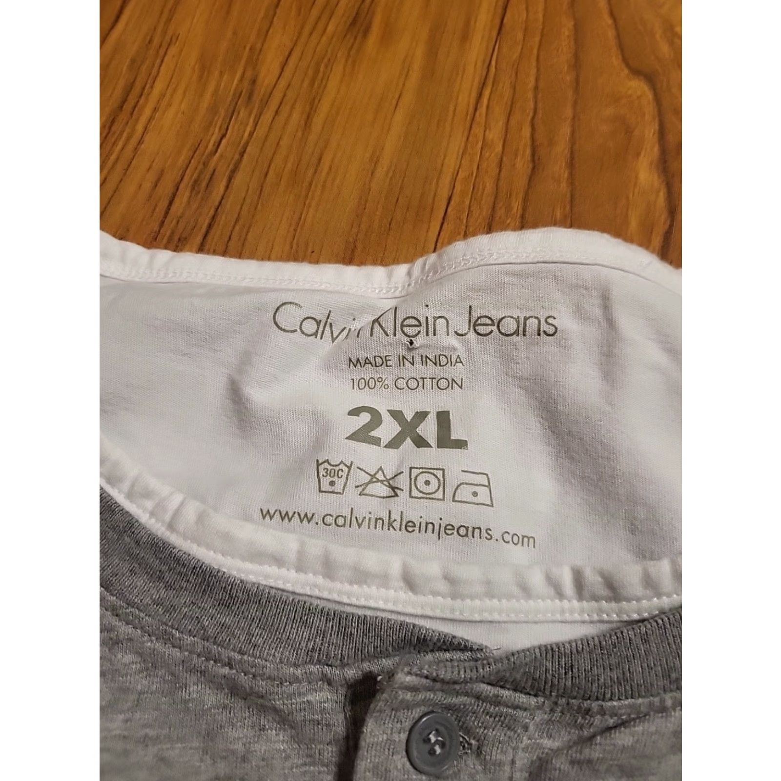Calvin Klein CALVIN KLEIN T-SHIRT 2XL Cotton Gray White Layered EUC Mens Regular Short Sleeve Round Neck Size US XXL / EU 58 / 5 - 2 Thumbnail
