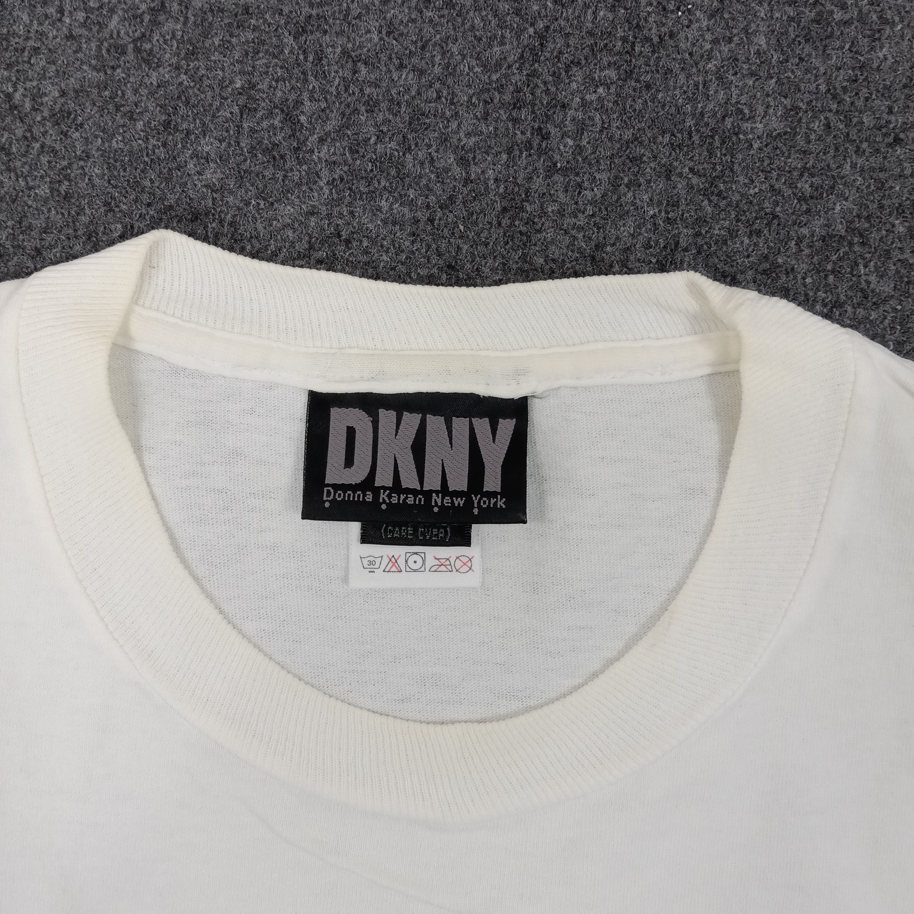 DKNY × Vintage DKNY Donna Karan New York American Boxy Brand Tshirt Size US L / EU 52-54 / 3 - 3 Thumbnail