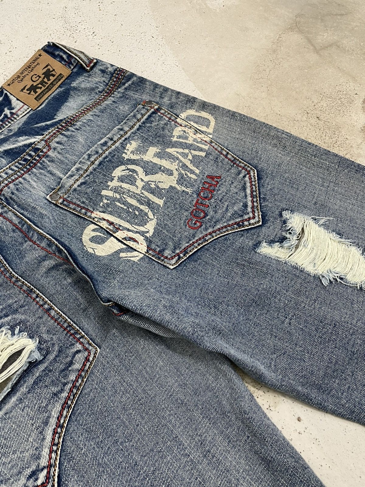 Japanese Brand Vintage 90’s Iconic Surf Wear ‘GOTCHA’ Distressed Denim Size US 32 / EU 48 - 12 Thumbnail