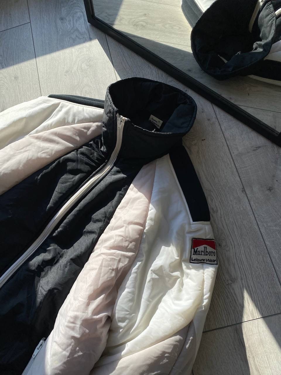 Marlboro Vintage Marlboro Down Avantgarde Puffer Jacket Y2K Size US L / EU 52-54 / 3 - 3 Thumbnail