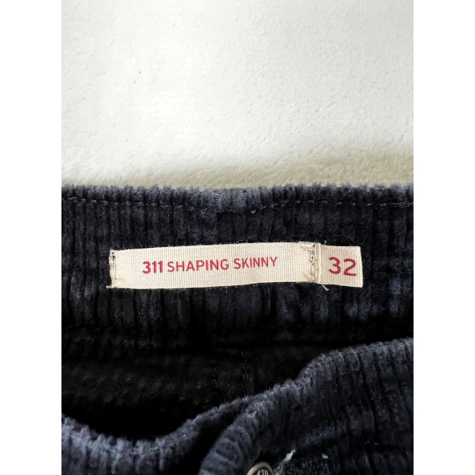 Levi's Levi's 311 Shaping Skinny Mid-Rise Jeans Womens 32x30 Black Corduroy Stretch Jeans Shaping Slim Leg 5-Pocket Corduroy Black Womens Size 24" / US 00 / IT 34 - 2 Thumbnail