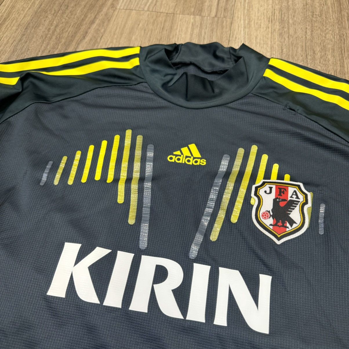 Adidas Japan 12/13 player issue training shirt Size US M / EU 48-50 / 2 - 3 Thumbnail