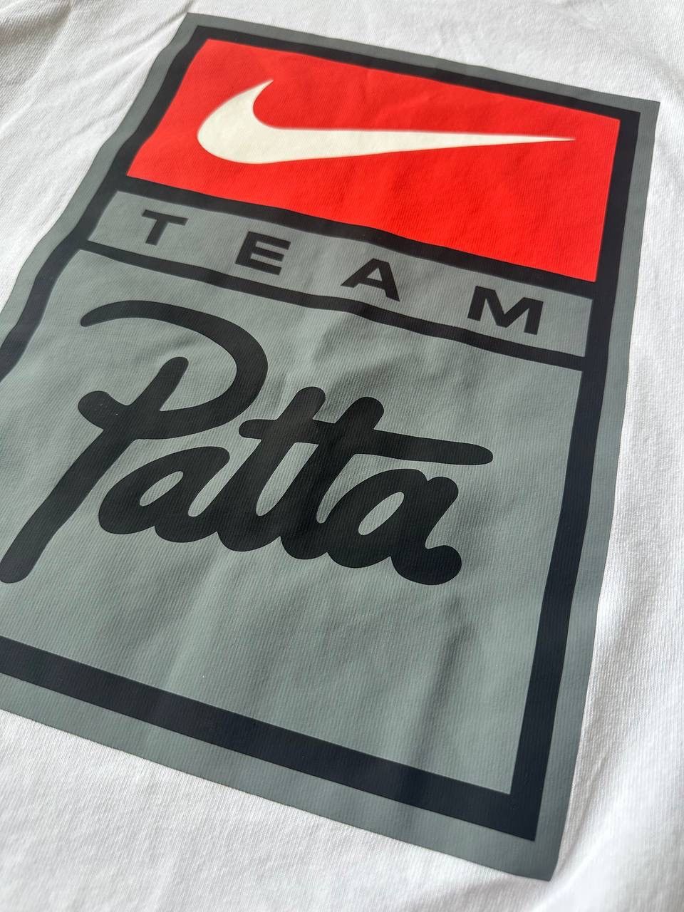 Nike × Patta Nike & Patta T-Shirt Big Back Logo Shorts Sleeve Size US M / EU 48-50 / 2 - 6 Thumbnail