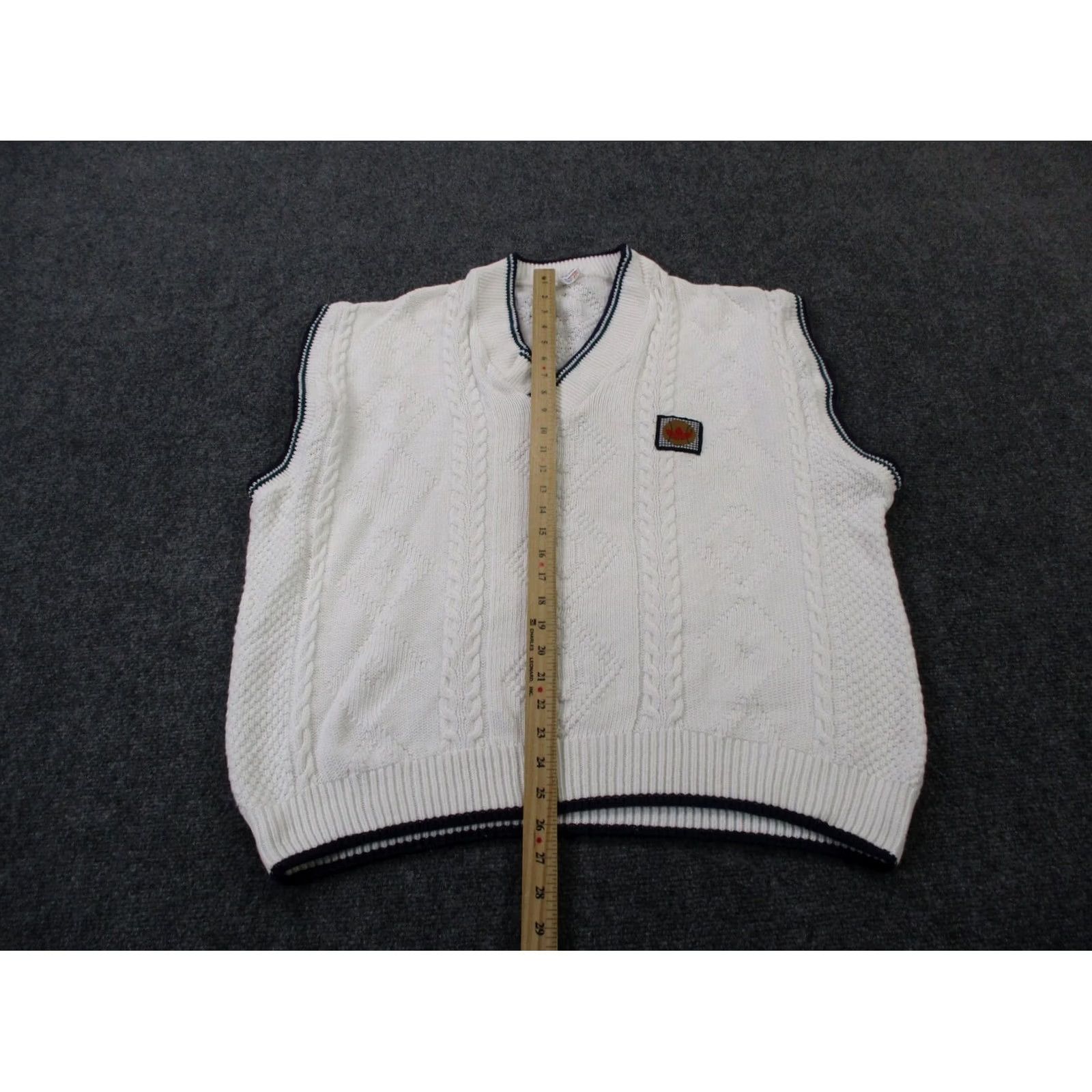 Adidas VINTAGE Adidas Sweater Vest Mens L White Vest Preppy Chunky Knit Privasport 80s Size US L / EU 52-54 / 3 - 3 Thumbnail