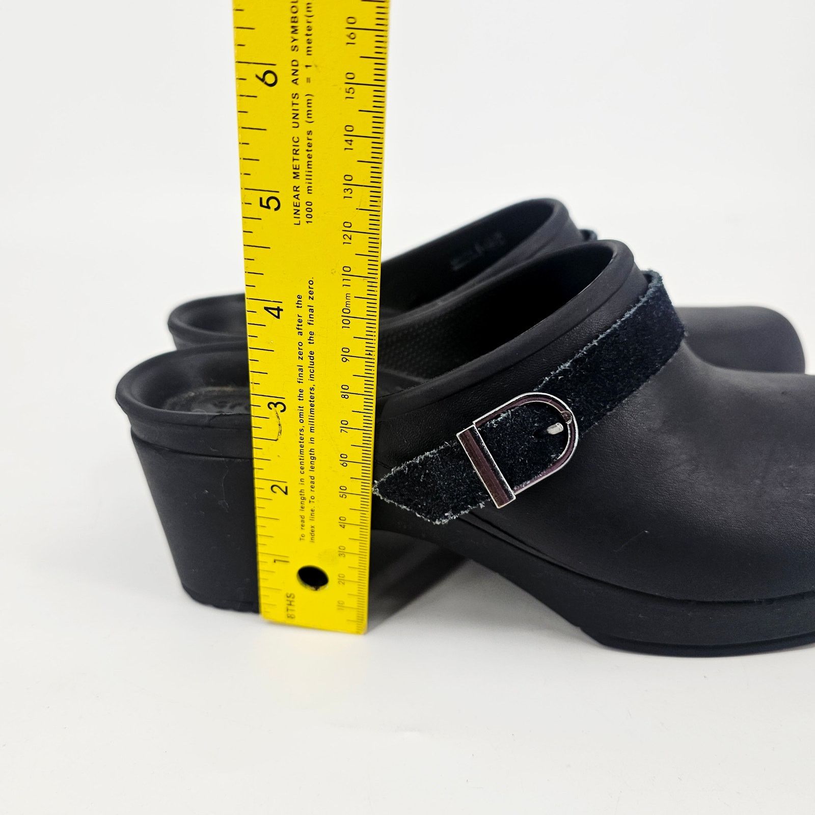 Crocs Crocs Sarah Clogs Shoes Womens Size 8 Black Mules Slip-On Size US 8 / IT 38 - 5 Thumbnail