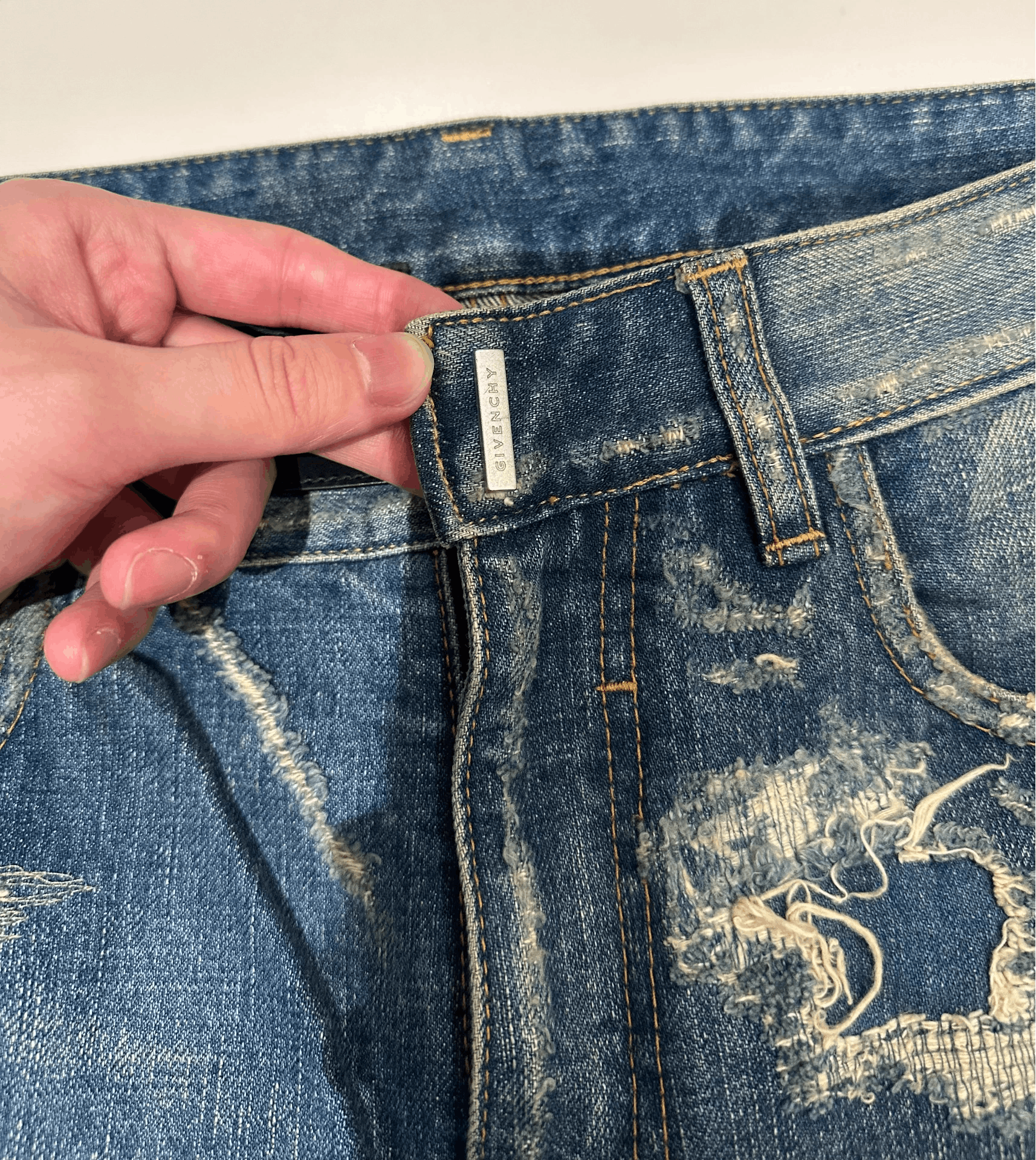 Givenchy Givenchy MMW boro OG distressed jeans 30 9.8/10 (2w) Size US 30 / EU 46 - 3 Thumbnail