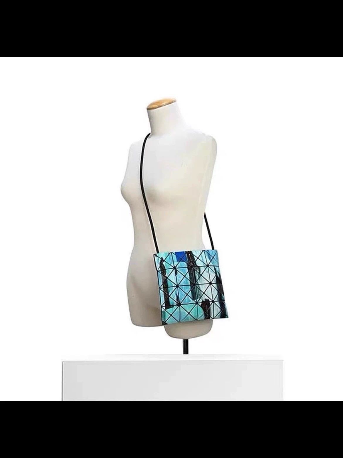 Issey Miyake ISSEY MIYAKE Mini Crossbody Ink Wash Statement Size ONE SIZE - 7 Thumbnail