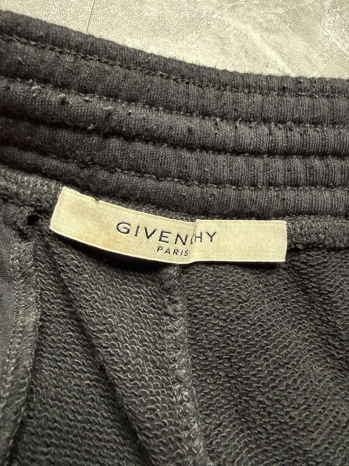 Givenchy Givenchy Dragon Print Sweatshorts Size US 36 / EU 52 - 6 Thumbnail