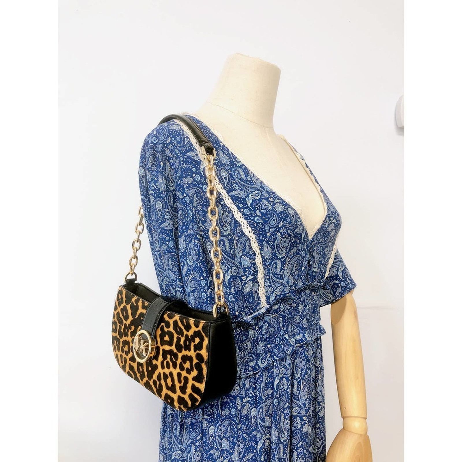 Michael Kors Michael Kors 35F2GNMC1H Carmen SM Embossed Shoulder Chain Size ONE SIZE - 1 Thumbnail