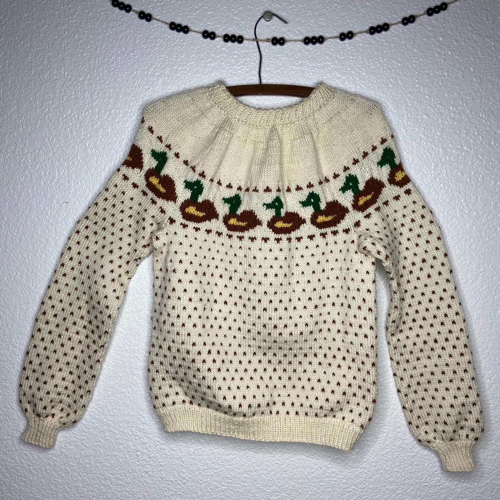 Vintage Vintage Handmade Knit Cream Mallard Sweater Size M / US 6-8 / IT 42-44 - 1 Thumbnail