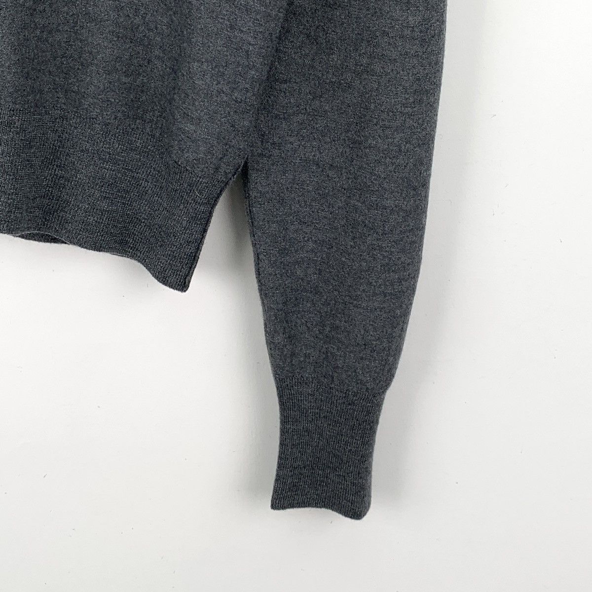 Burberry Burberry Check Wool V-Neck Long Sleeve Knit Sweater K26WX Size US S / EU 44-46 / 1 - 4 Thumbnail