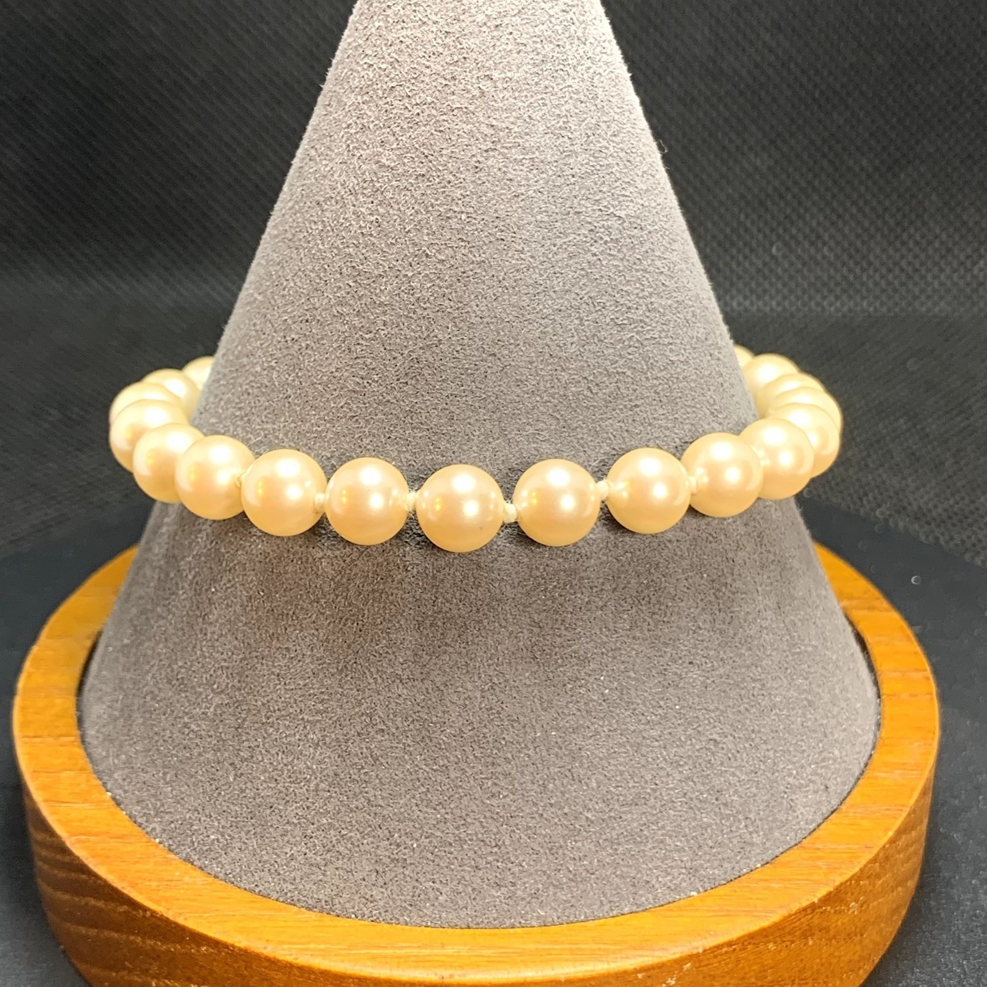 Other VTG Faux Pearl 6.75mm Width Bracelet Box Catch Size 8.25'' L Size ONE SIZE - 1 Thumbnail