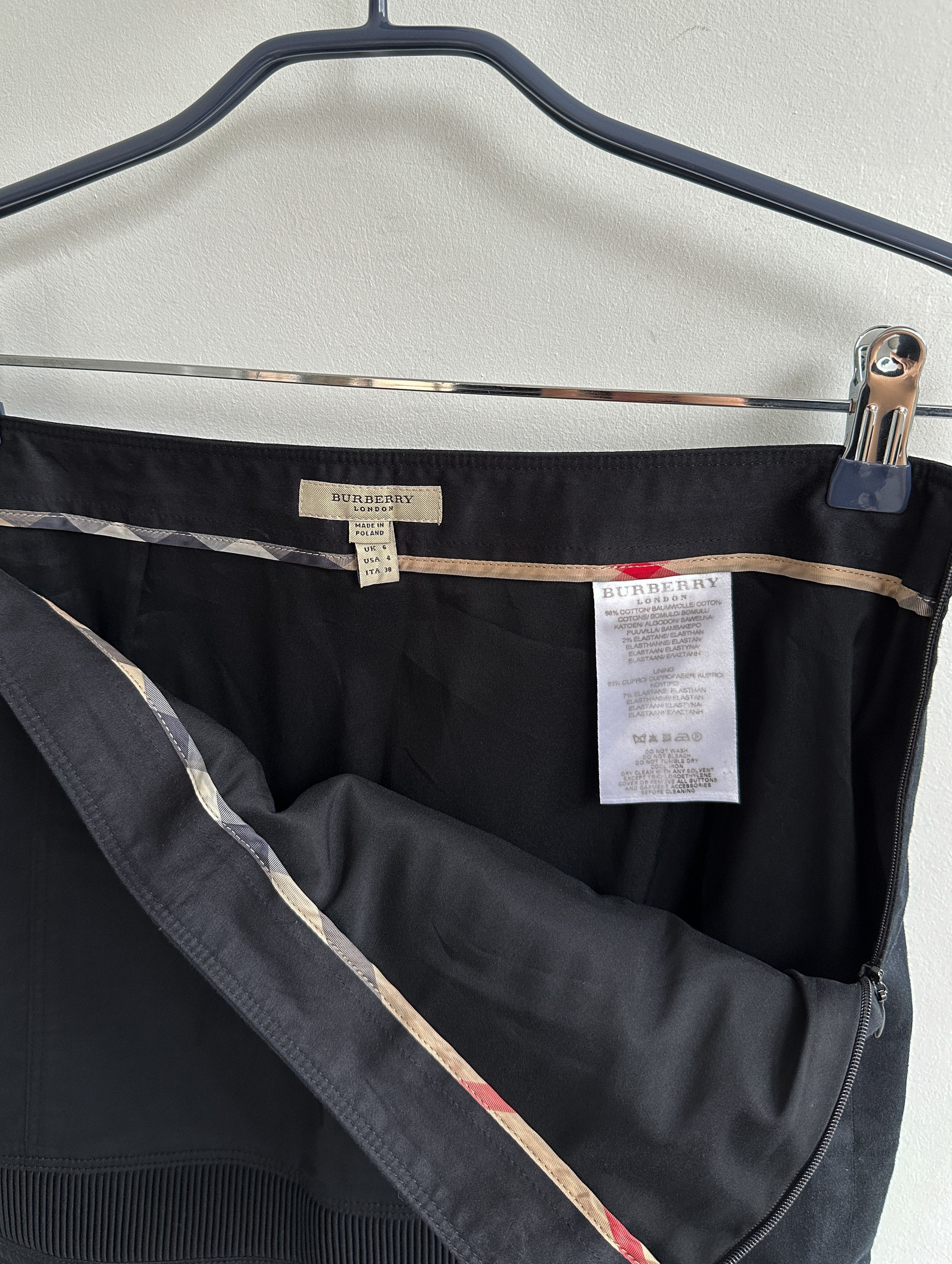 Burberry Burberry Black Mini Skirt Size 27" / US 4 / IT 40 - 5 Thumbnail