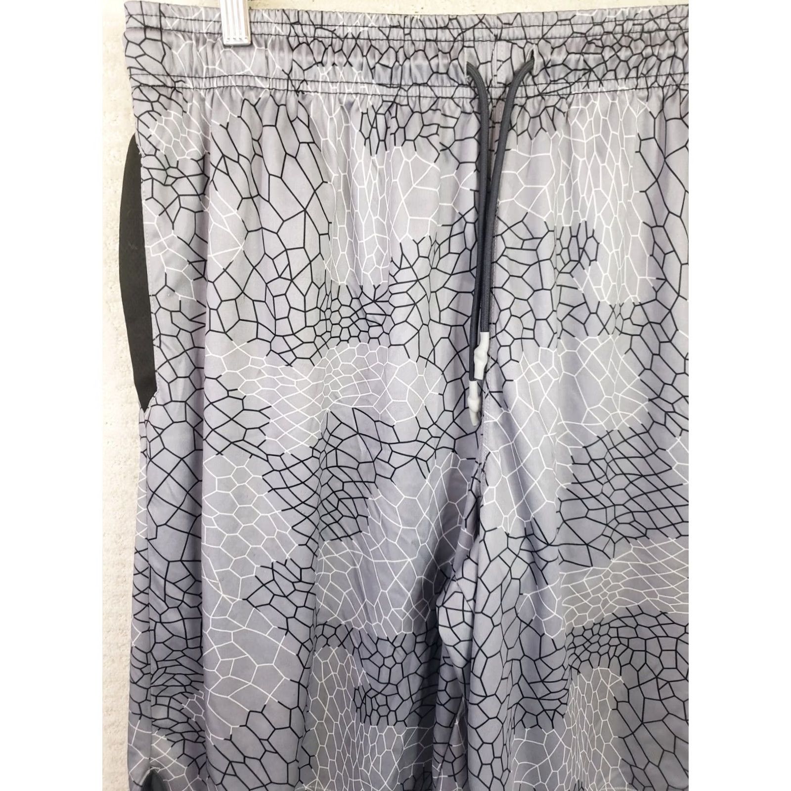 Vintage AND1 Mens Gray Drawstring Basketball Shorts XL Elephant Skin Camo Print & Black Size US 36 / EU 52 - 2 Thumbnail