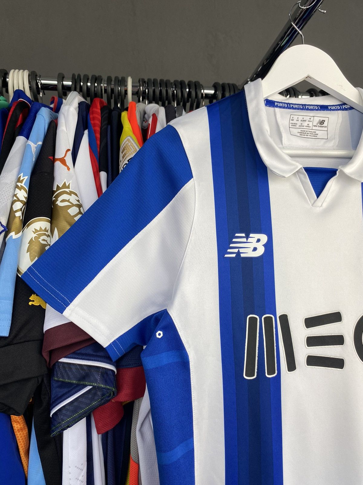 New Balance 2016/17 NEW BALANCE PORTO #8 BRAHIMI SOCCER FOOTBALL JERSEY Size US S / EU 44-46 / 1 - 3 Thumbnail