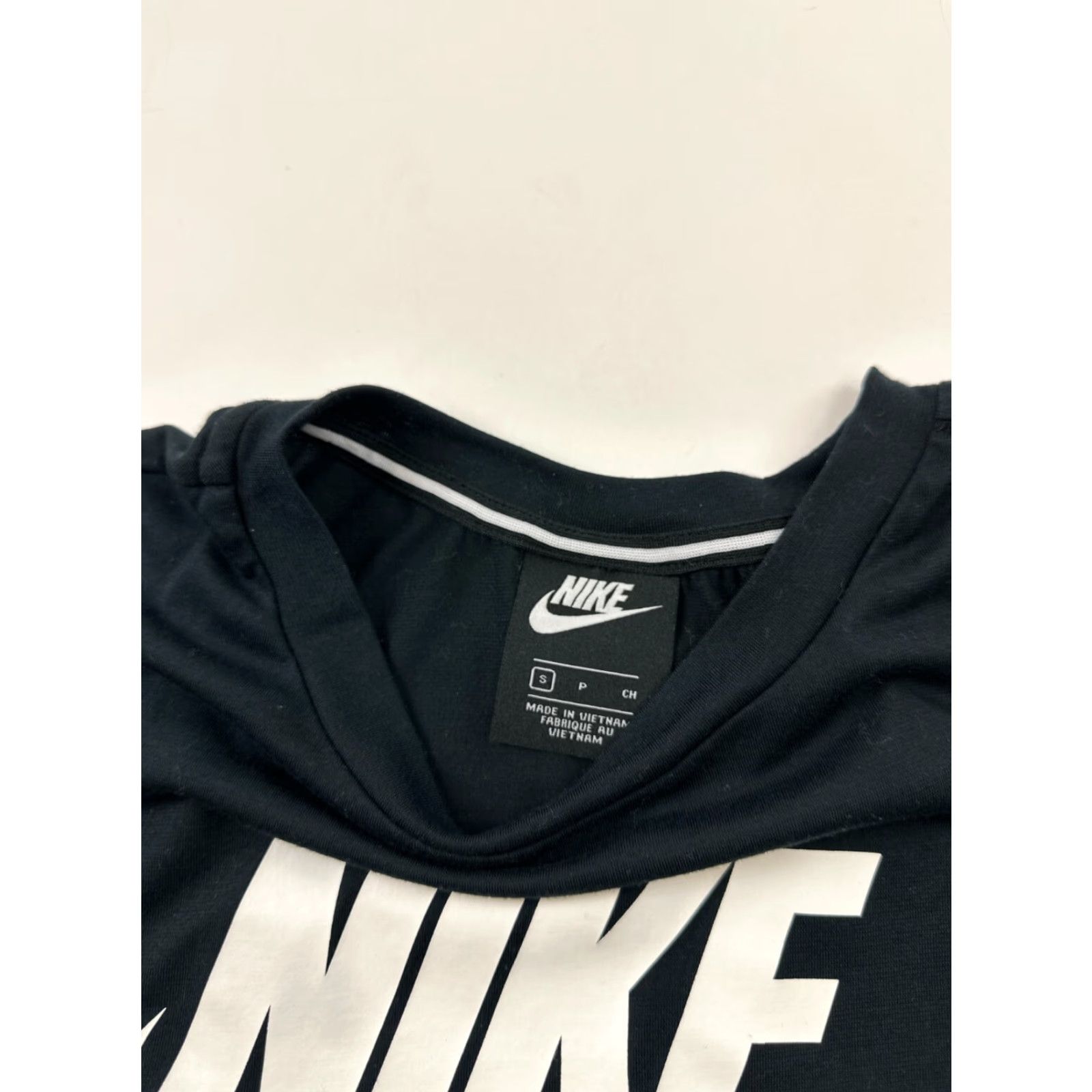 Nike Nike Shirt Womens Small Black Spell Out Futura Essential Icon Crop BQ6838-010 Size S / US 4 / IT 40 - 4 Thumbnail