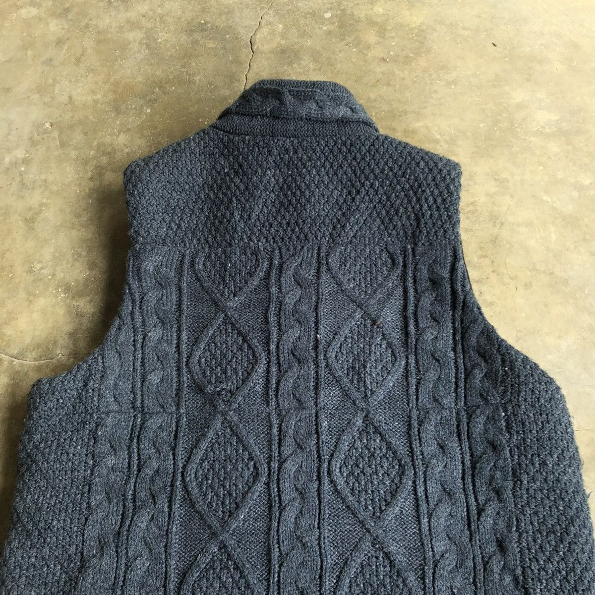 Japanese Brand 2000s Joey Factory Knitted Wool Cable Pattern Vest Luxury Size US M / EU 48-50 / 2 - 12 Thumbnail
