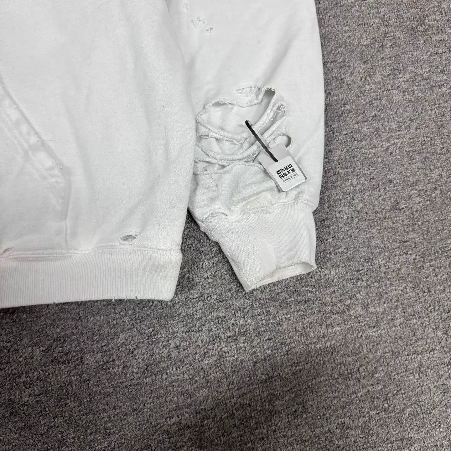 Balenciaga Balenciaga destroyed logo oversized XXS sweatshirt new Size US XXS / EU 40 - 5 Thumbnail