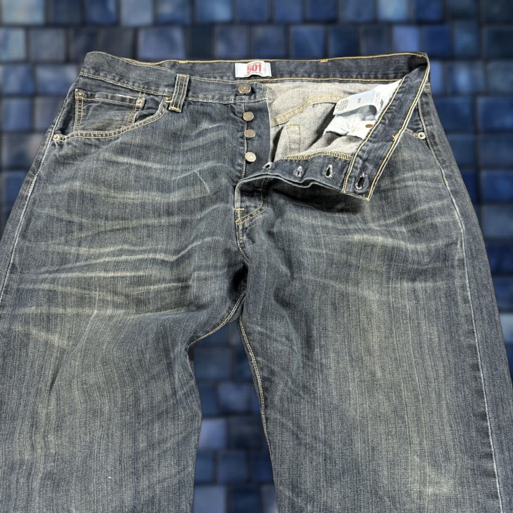 Levi's VINTAGE Levi's 501 XX Jeans Men 36x30 Denim Buttonfly Distressed Thrashed Whisker Fade 90s Straight Size US 36 / EU 52 - 1 Thumbnail