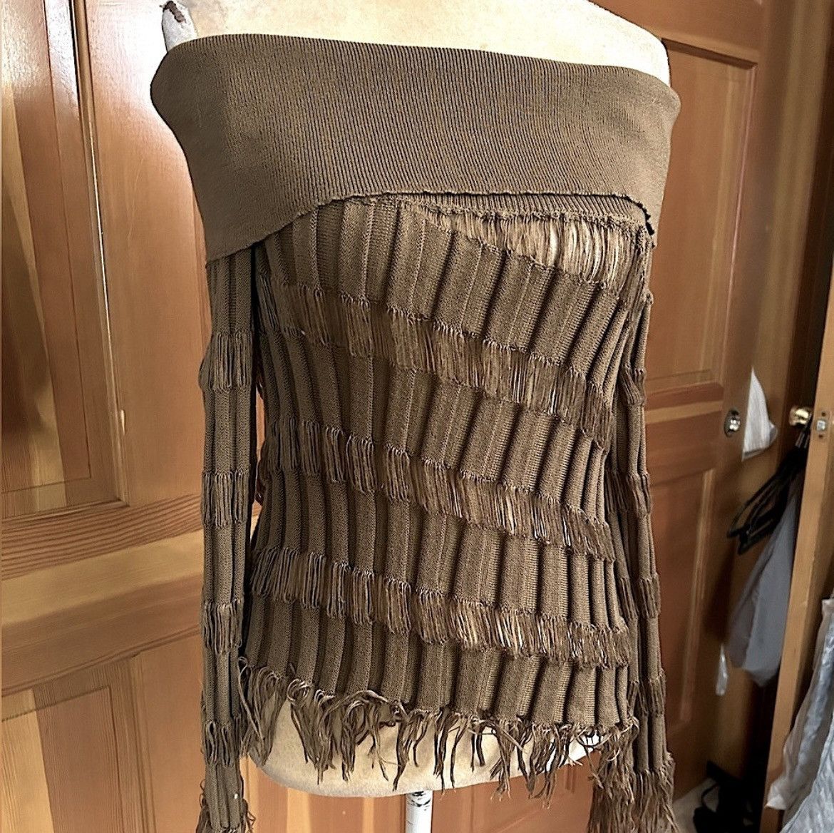 Designer × Other NWT, Lavishly Paris Women’s Gorgeous Off Shoulder Sweater Size M / US 6-8 / IT 42-44 - 10 Thumbnail