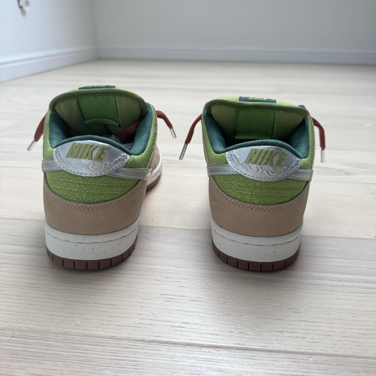Nike Nike SB Dunk Low Escargot Size US 10.5 / EU 43-44 - 6 Thumbnail