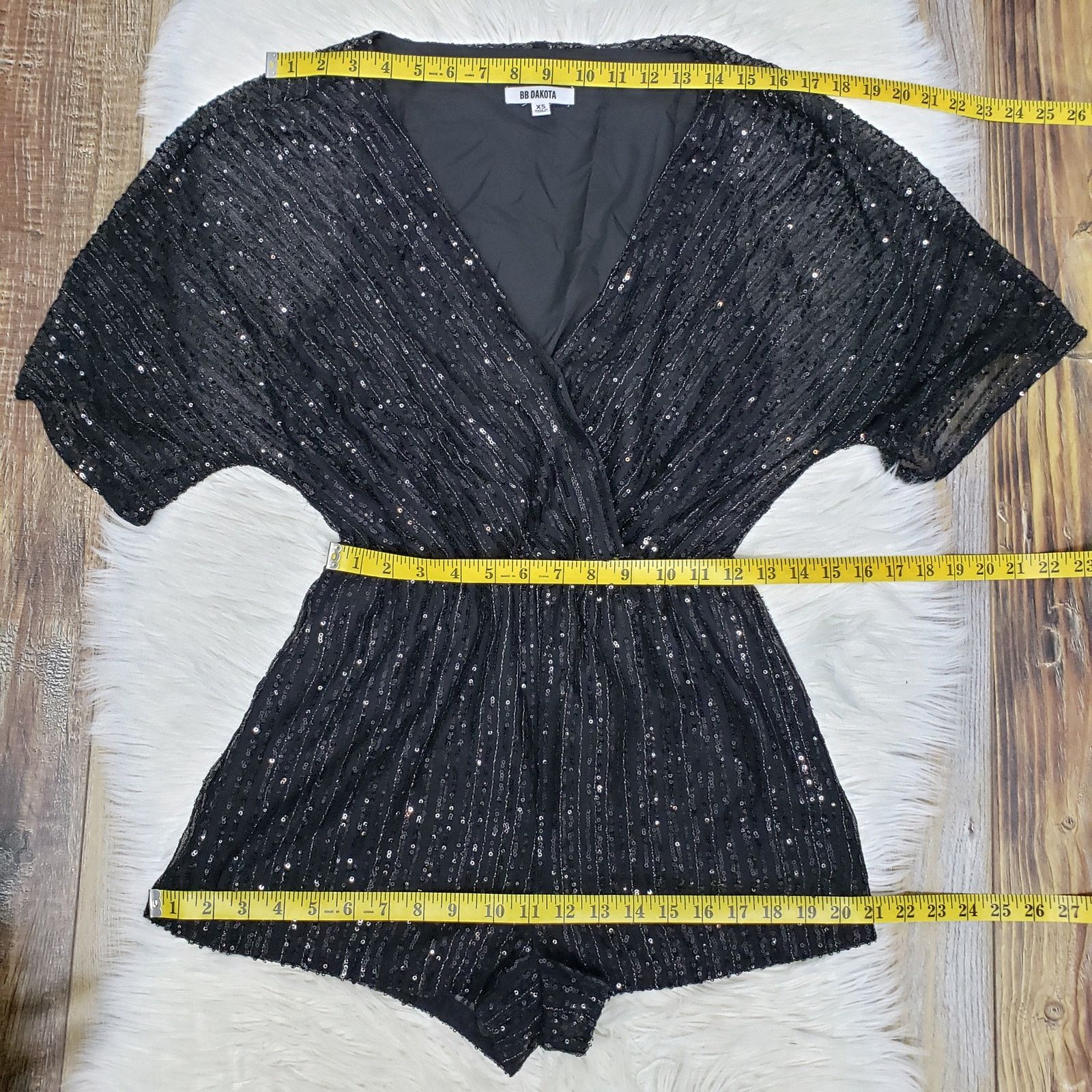 BB Dakota BB Dakota Sequin Romper Women XS V-Neck Kimono Sleeves Lined Size 26" / US 2 / IT 38 - 11 Thumbnail