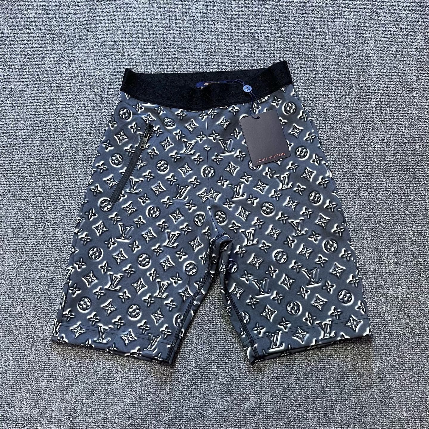 Louis Vuitton Louis Vuitton Retro Black Shorts 36 Men Size US 36 / EU 52 - 1 Thumbnail