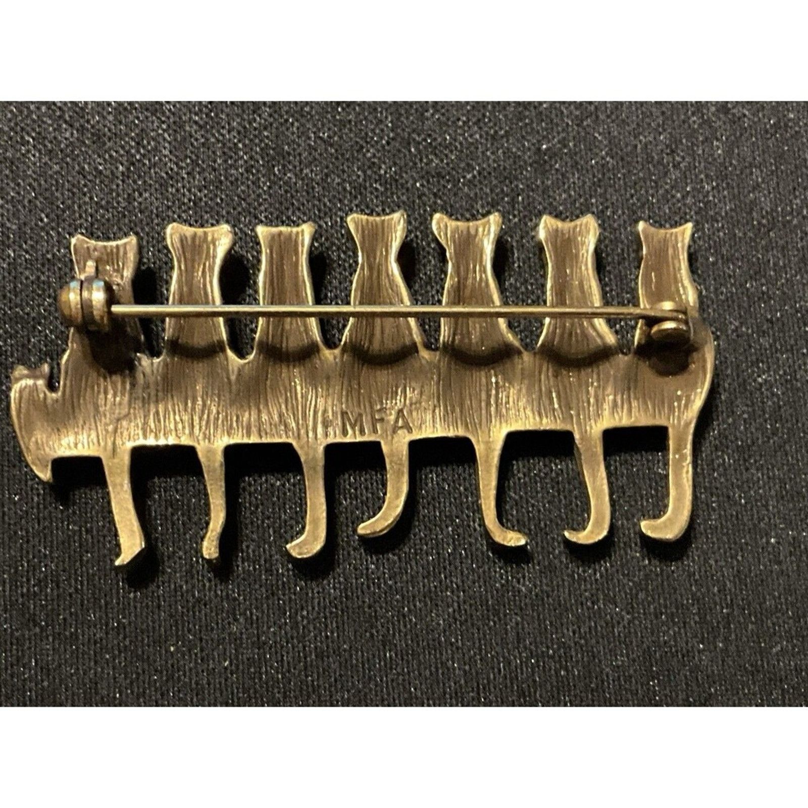 Other Museum Of Fine Arts Cats Sitting On Bar Gold Tone Brooch Size ONE SIZE - 4 Thumbnail
