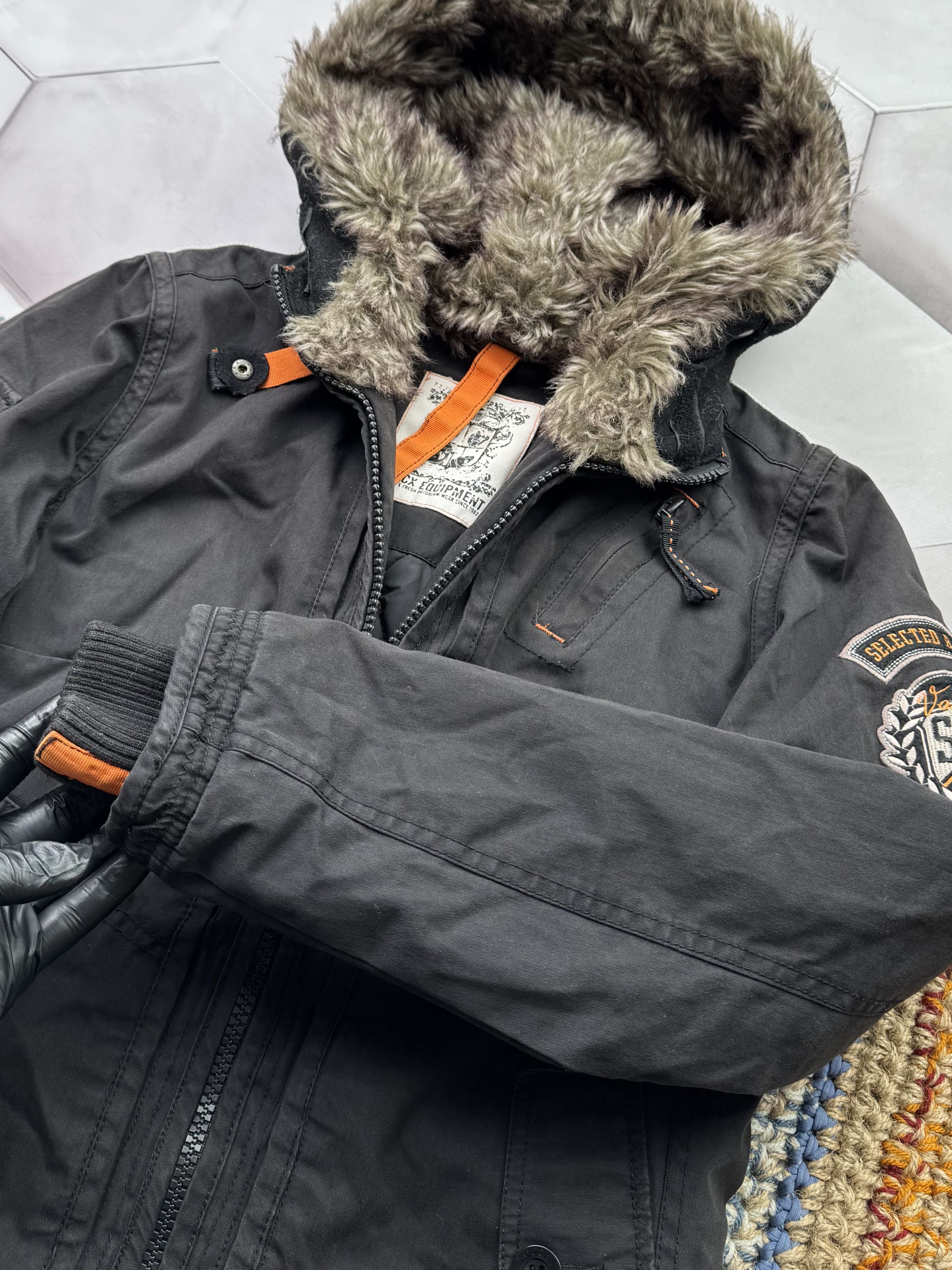 Japanese Brand Vintage Cropped Jacket With Faux Fur Hood (E4) Size US S / EU 44-46 / 1 - 5 Thumbnail