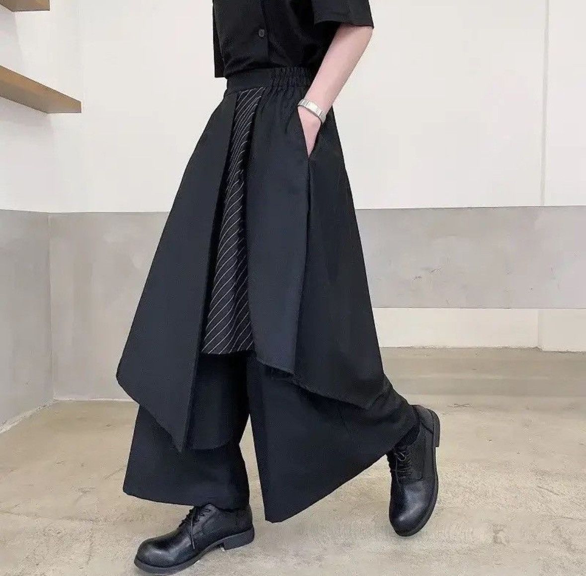 Japanese Brand Women’s Rubber Waist Loose Trousers Size US 34 / EU 50 - 1 Thumbnail